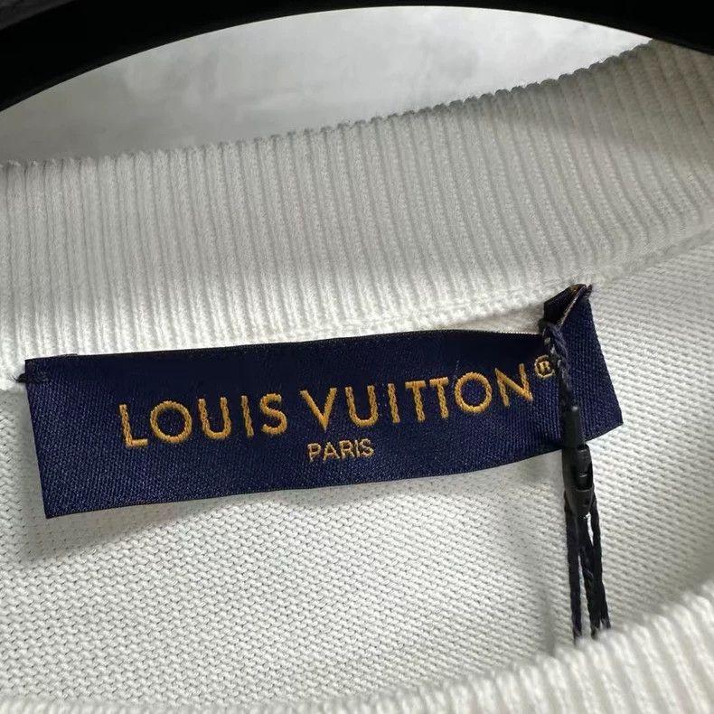 Louis Vuitton Louis Vuitton Round neck pullover short sleeves in white c Size US L / EU 52-54 / 3 - 3 Thumbnail