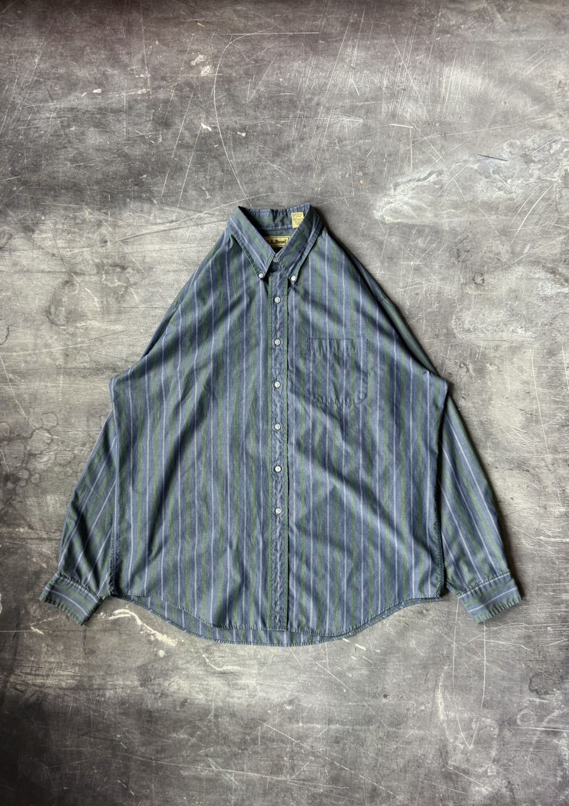 Vintage Vintage LL Bean Button-down Long-Sleeve Shirt (XL) Size US XL / EU 56 / 4 - 1 Thumbnail