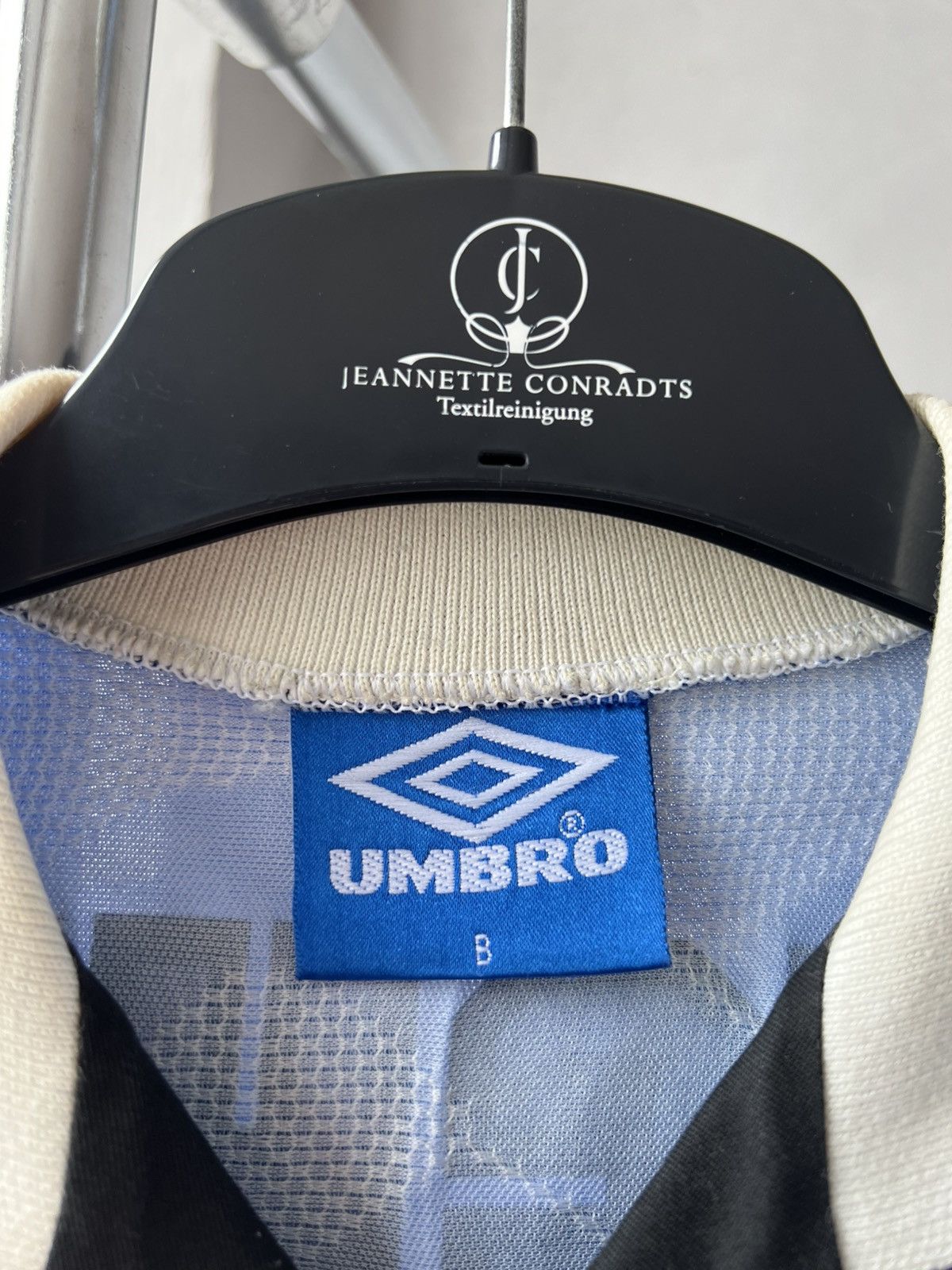 Umbro 1994/96 MANCHESTER UNITED #10 HUGHES SOCCER JERSEY SZ BOYS Size US XXS / EU 40 - 6 Thumbnail