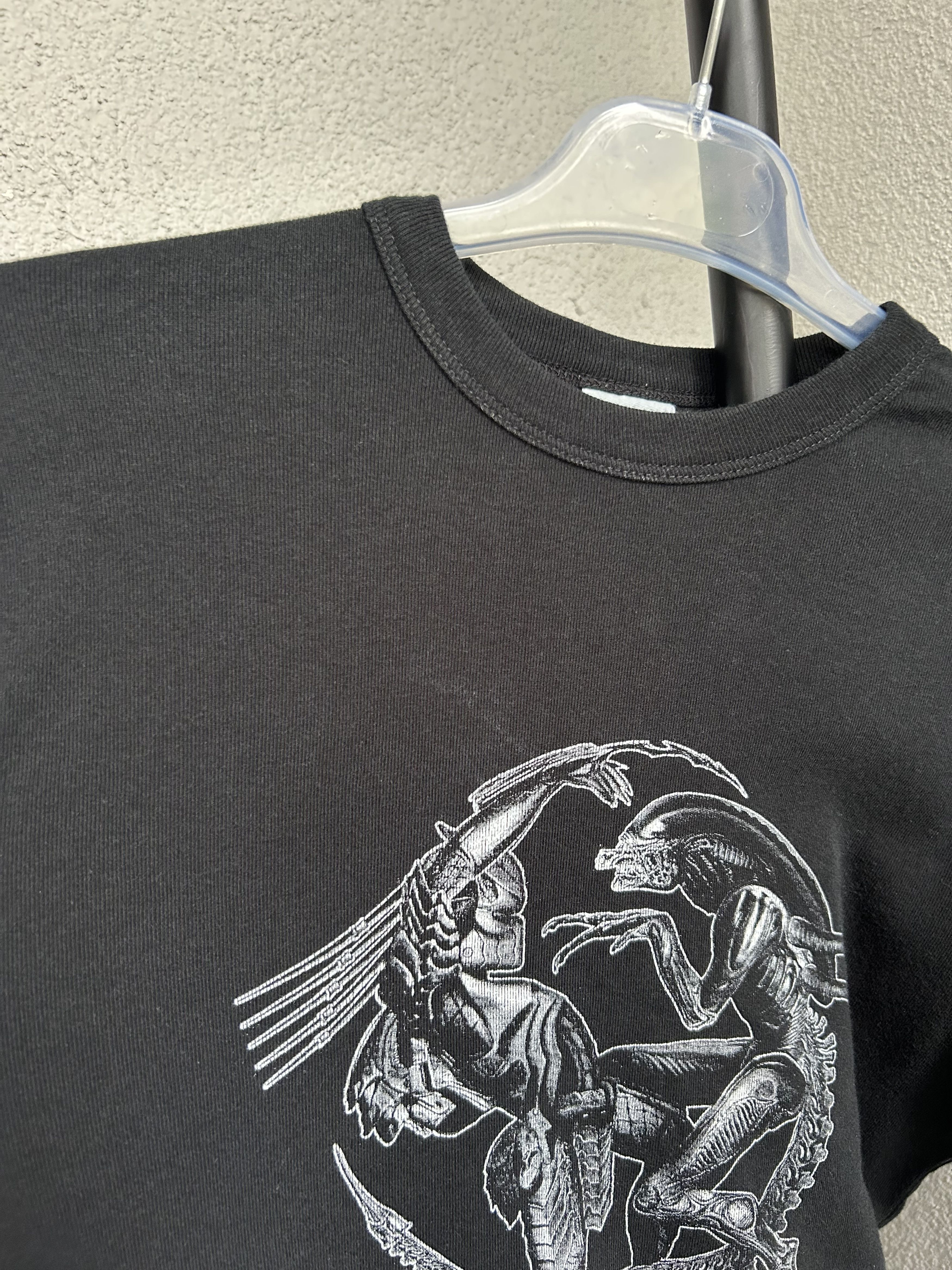 Vintage Vintage 2005 Alien vs Predator Movie Long Sleeve Shirt Size US M / EU 48-50 / 2 - 10 Thumbnail