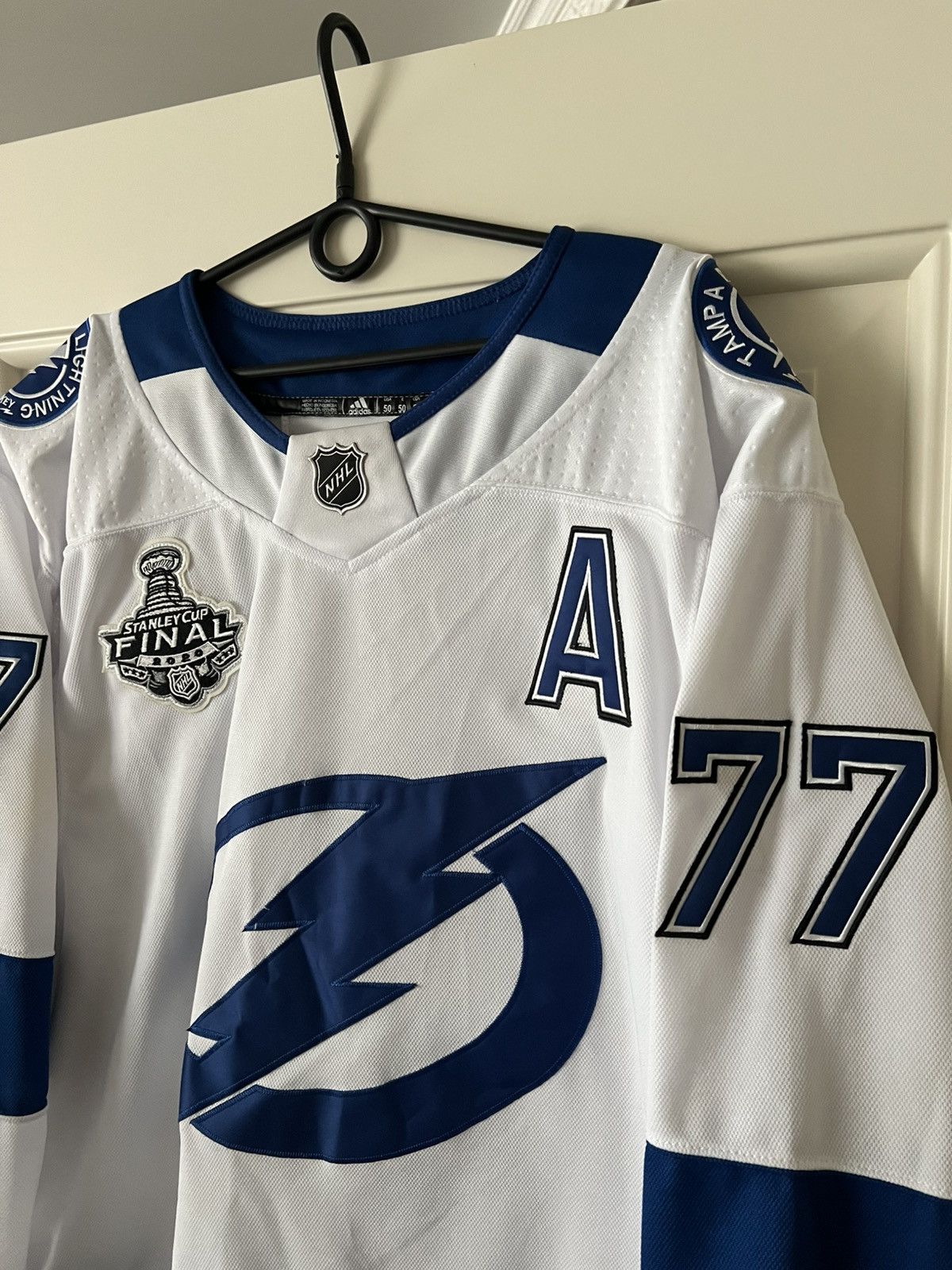 NHL Adidas NHL Tampa Bay Lightning #77 Hedman Jersey Size US XL / EU 56 / 4 - 6 Thumbnail