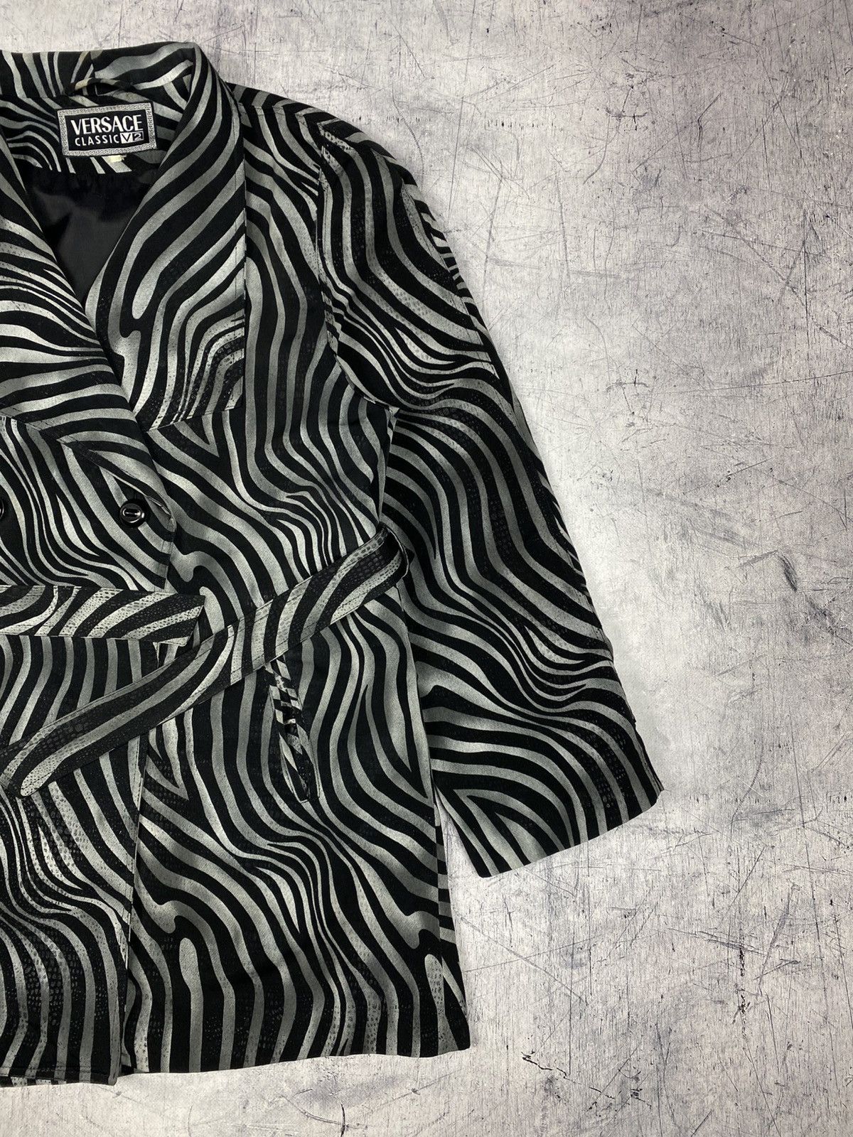Versace Vintage Gianni Versace V2 Zebra Print Belted Wrap Jacket Size XL / US 12-14 / IT 48-50 - 4 Thumbnail