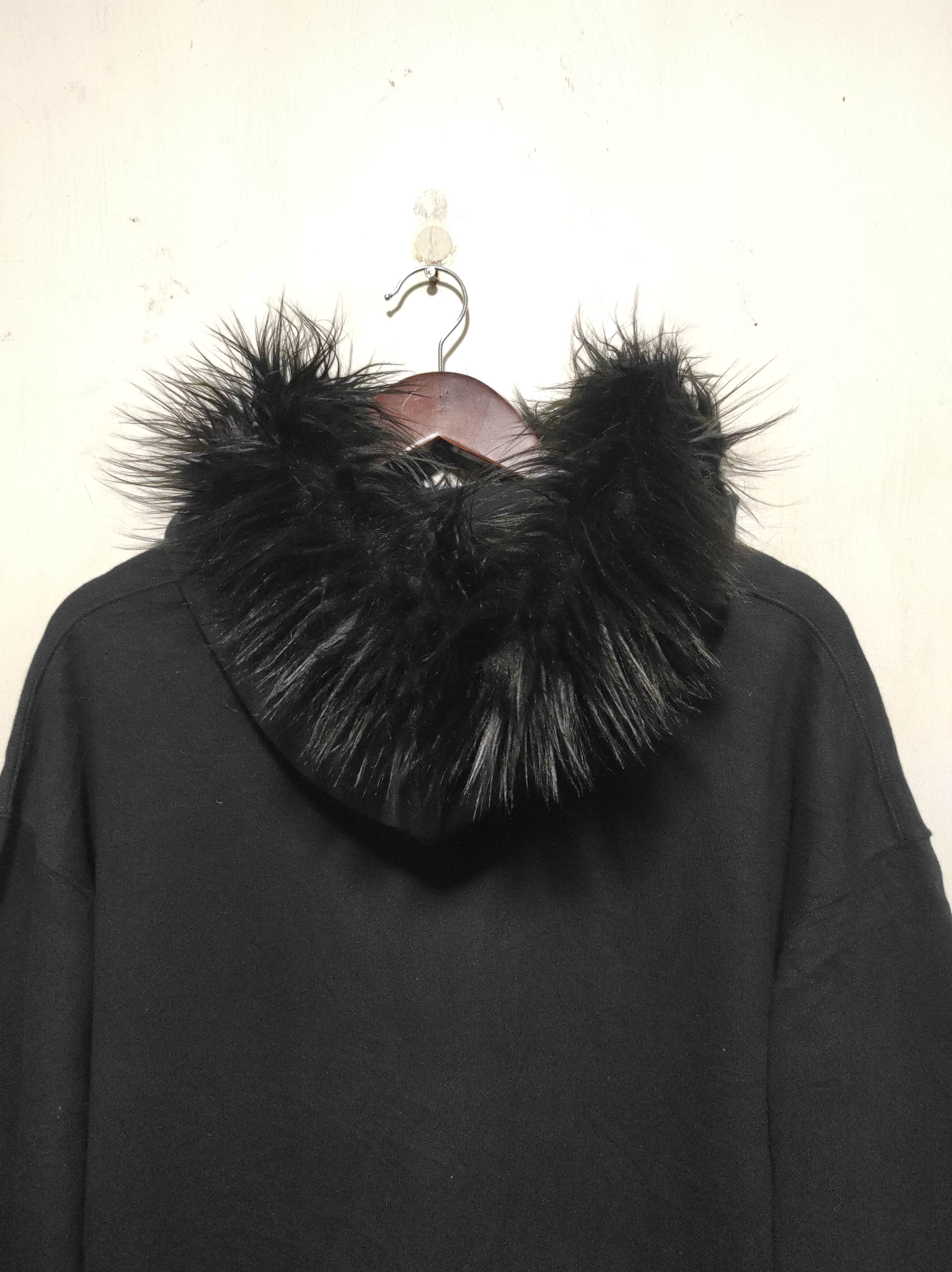 Le Grande Bleu (L.G.B.) UT Uniqlo Trouble Andrew Fur Hoodie i6w9 Lgb Style Size US XL / EU 56 / 4 - 12 Thumbnail