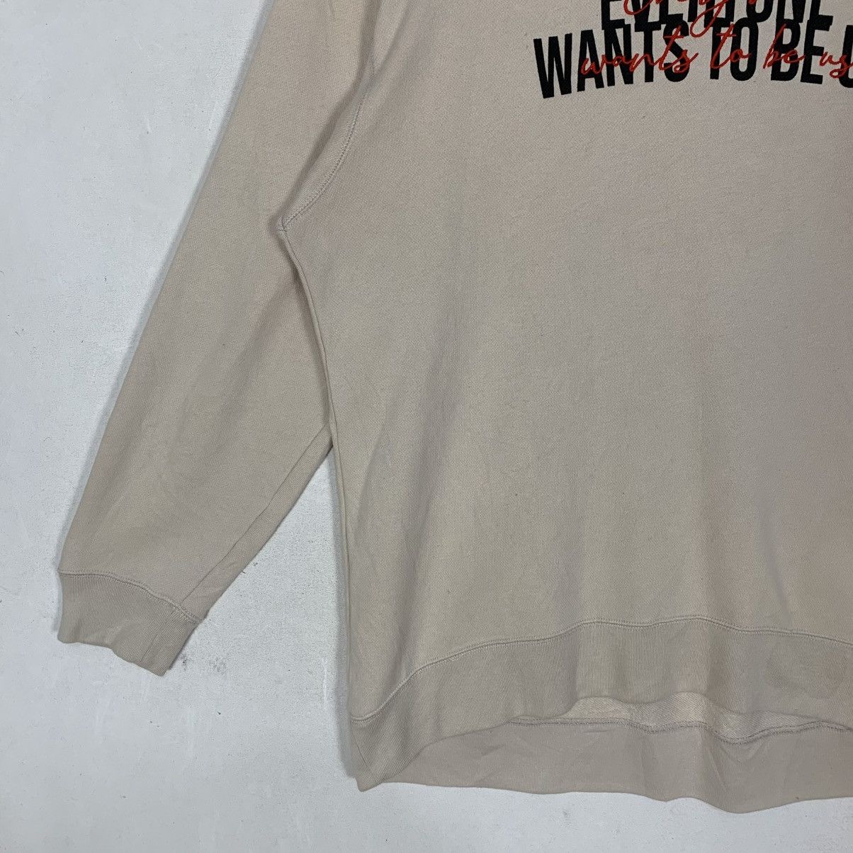 Uniqlo Uniqlo The Devil Wears Prada Movie Streetwear Sweatshirt Size US XL / EU 56 / 4 - 5 Thumbnail