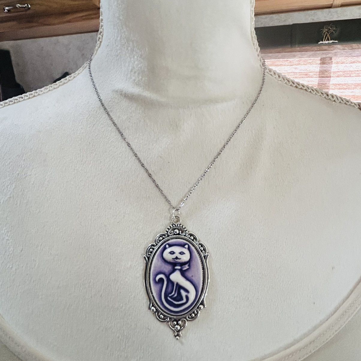 Handmade Handcrafted purple sitting pretty kitty cat cameo necklace Size ONE SIZE - 2 Thumbnail