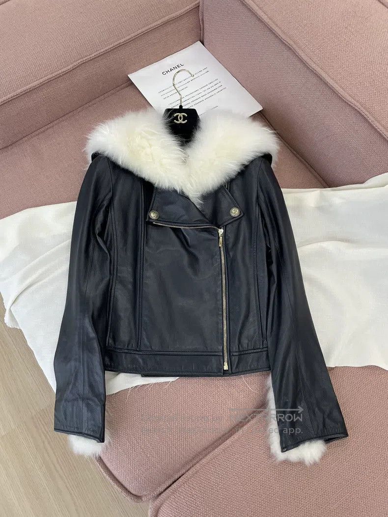 Chanel Chanel Hamburg Series Black Fur Collar Leather Jacket Size XXS / US 00 / IT 34 - 1 Thumbnail
