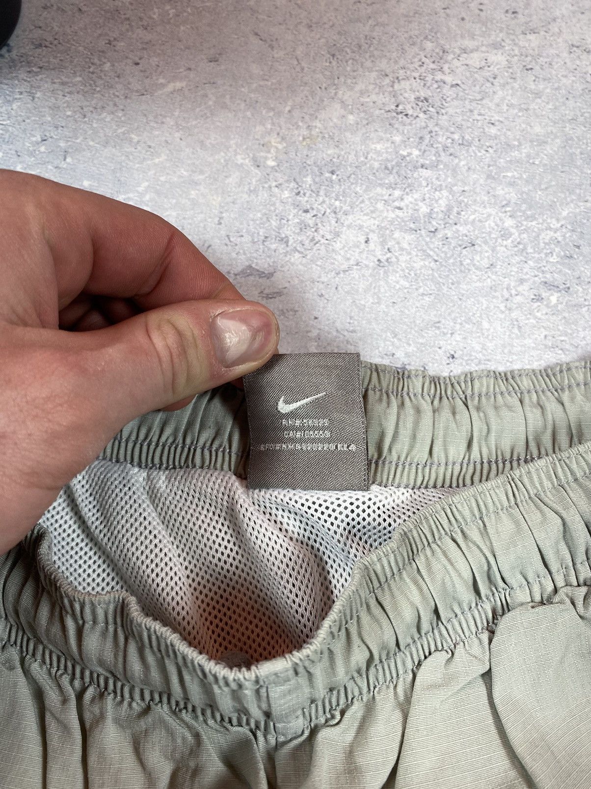Nike × Vintage Vintage Nike Men’s Grey Shorts With Mini Logo Size Large Size US 34 / EU 50 - 9 Thumbnail
