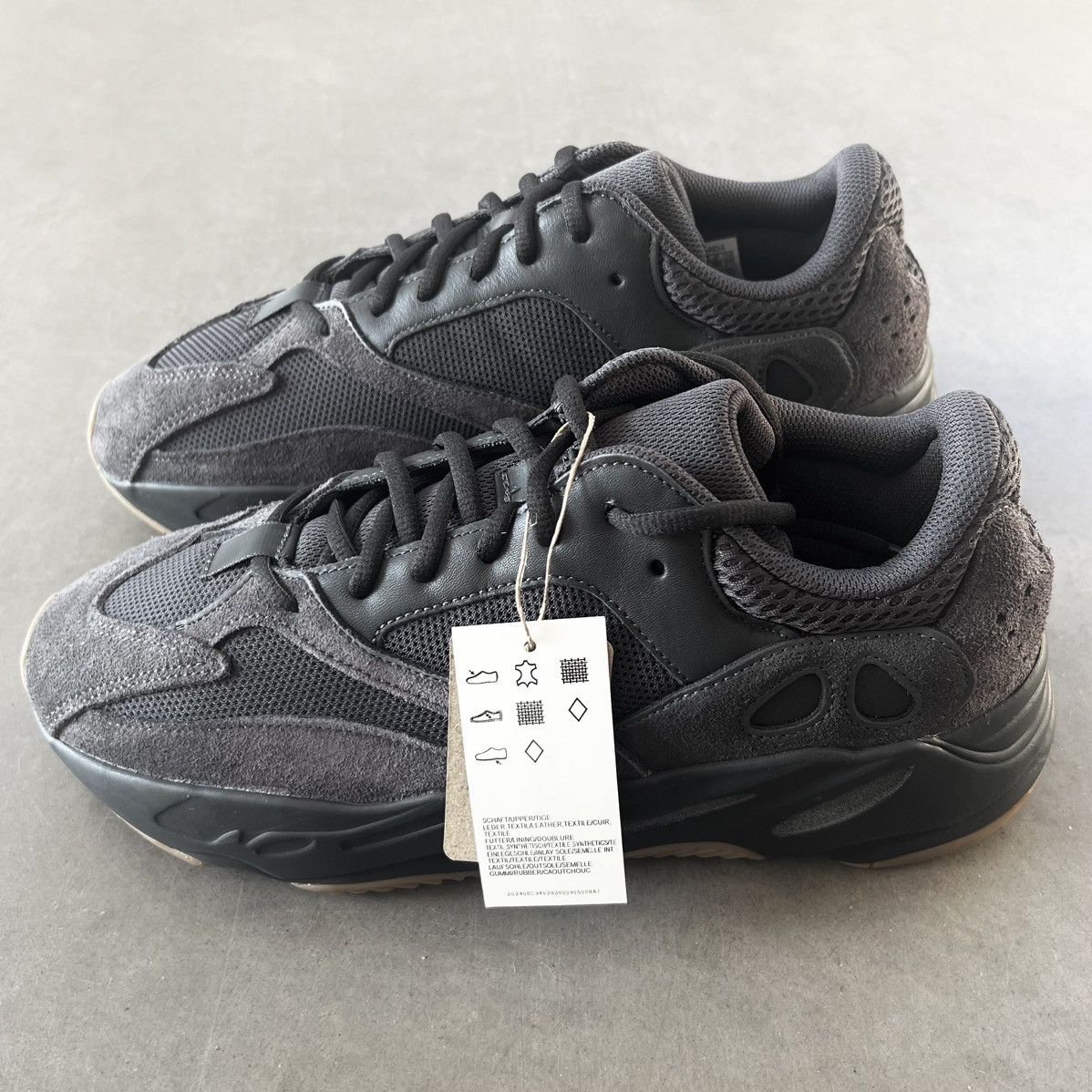Adidas ⭐️DEADSTOCK 700v1 UTILITY BLK Size US 10.5 / EU 43-44 - 5 Thumbnail
