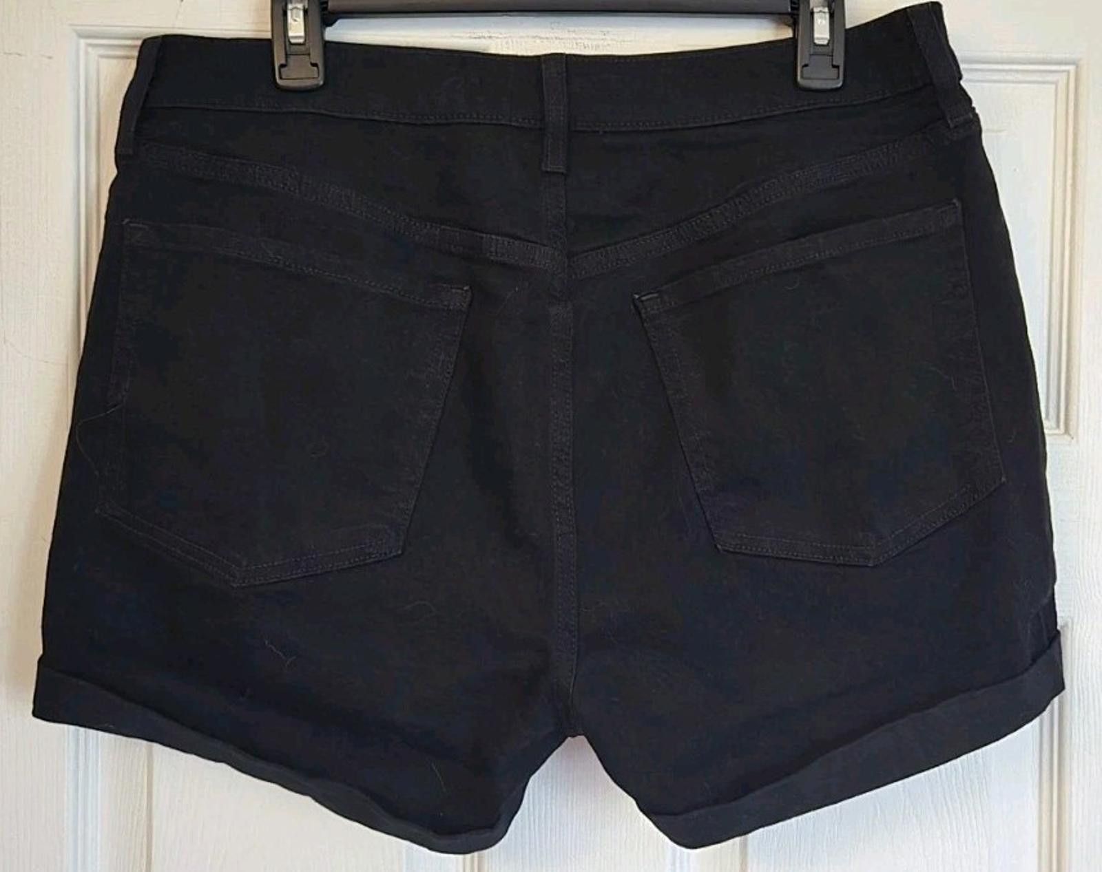 Old Navy Old Navy Womens High Rise Wow HR Short Black Jack Jean Short Size 36" / US 14 / IT 50 - 12 Thumbnail