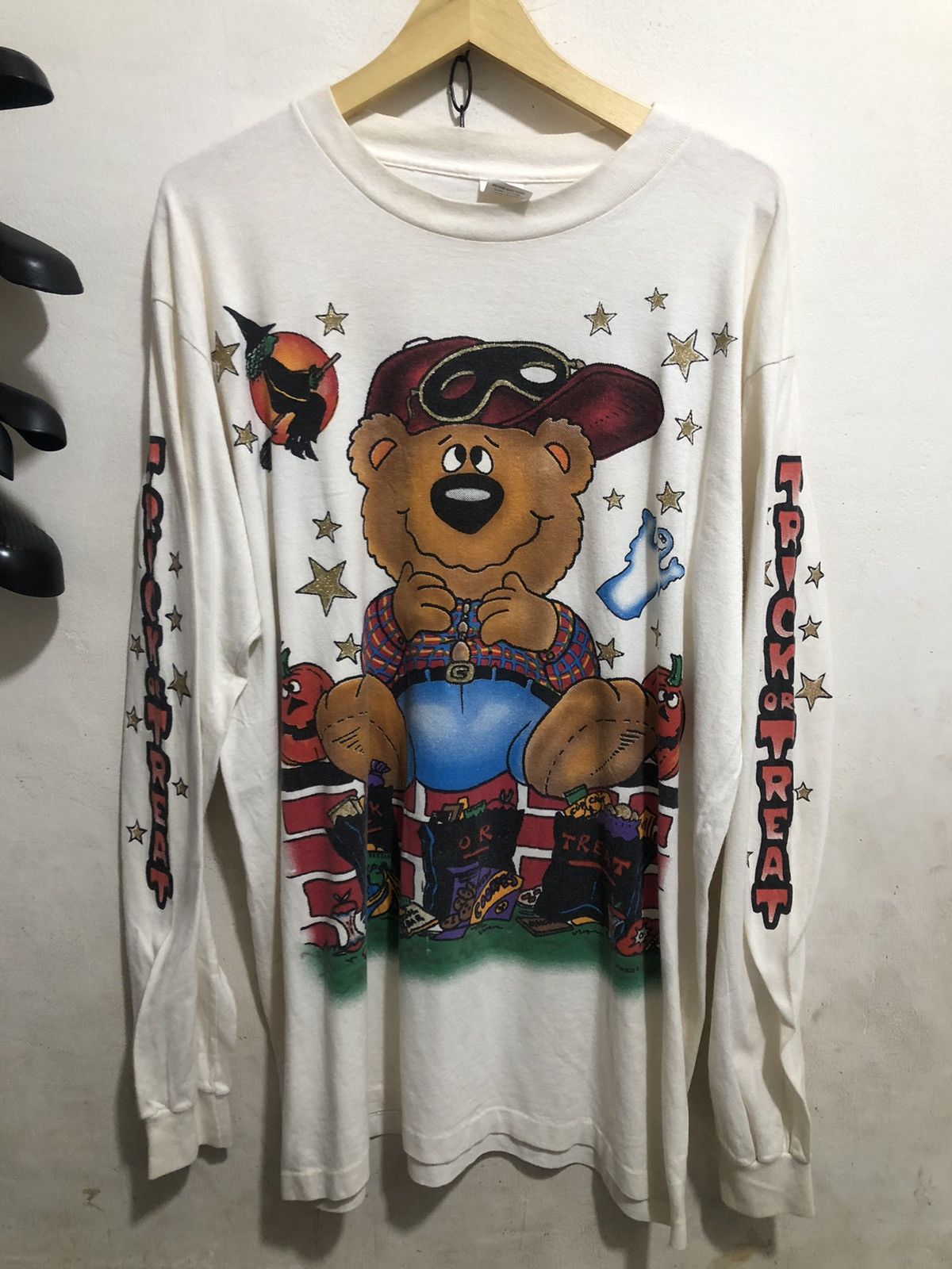image of Vintage 96's Trick Or Treat Happy Halloween in White, Men's (Size XL)