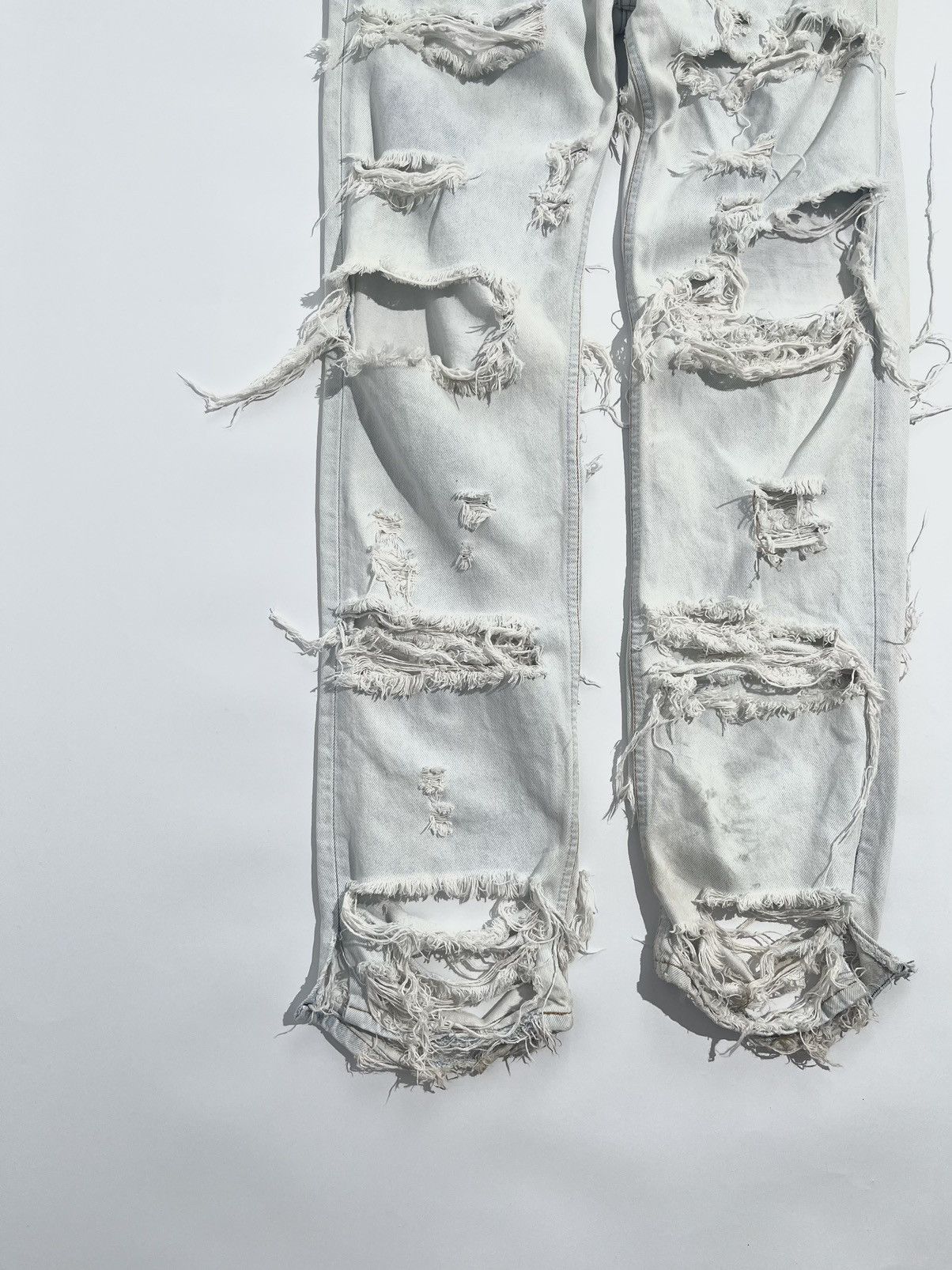 Levi's Vintage Clothing Vintage Levis Made in USA Distressed Thrashed Jeans Size US 32 / EU 48 - 3 Thumbnail
