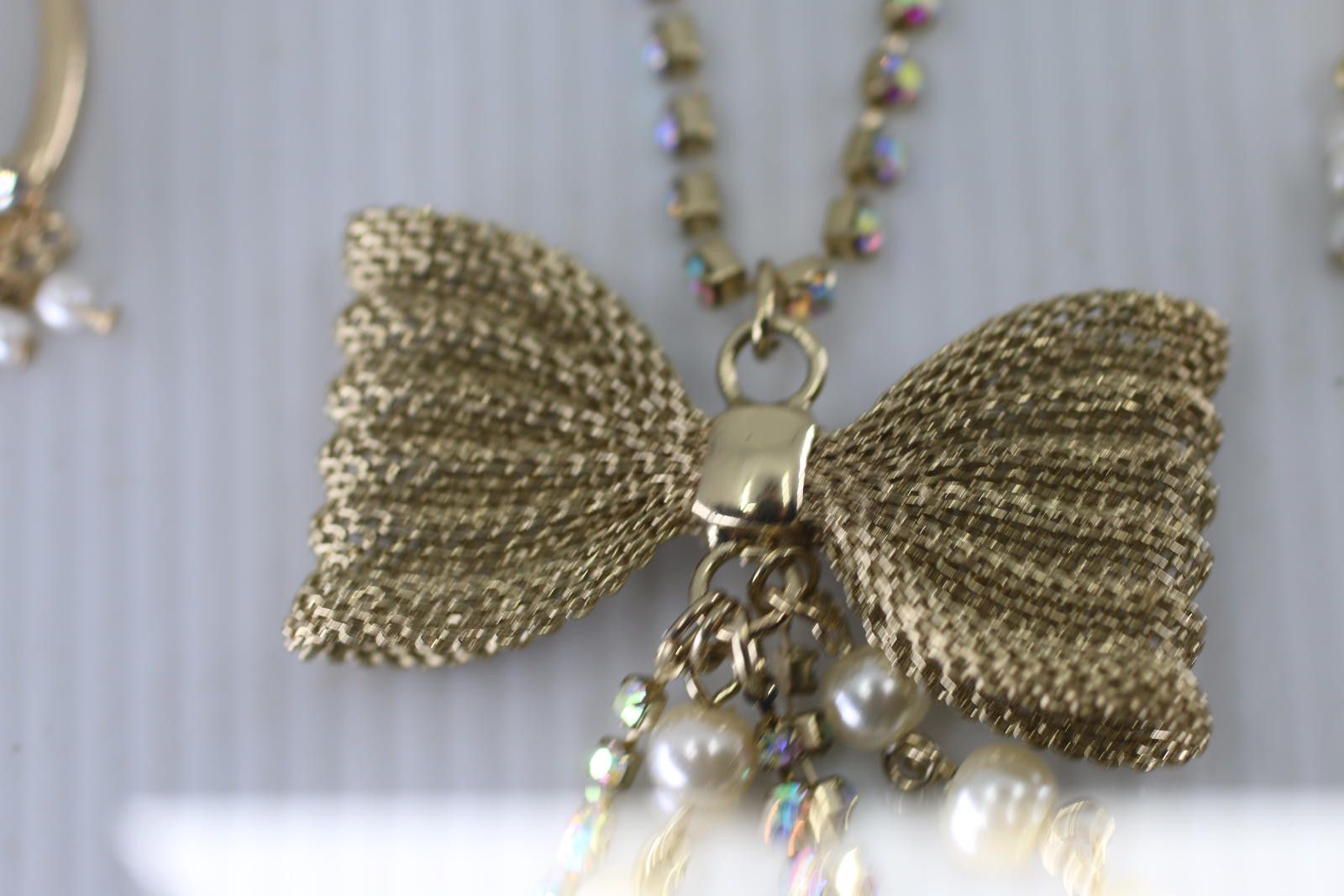 The Unbranded Brand Vtg Gold Tone Bow Necklace & Earrings Set Pearl Rhinestone Size ONE SIZE - 5 Thumbnail