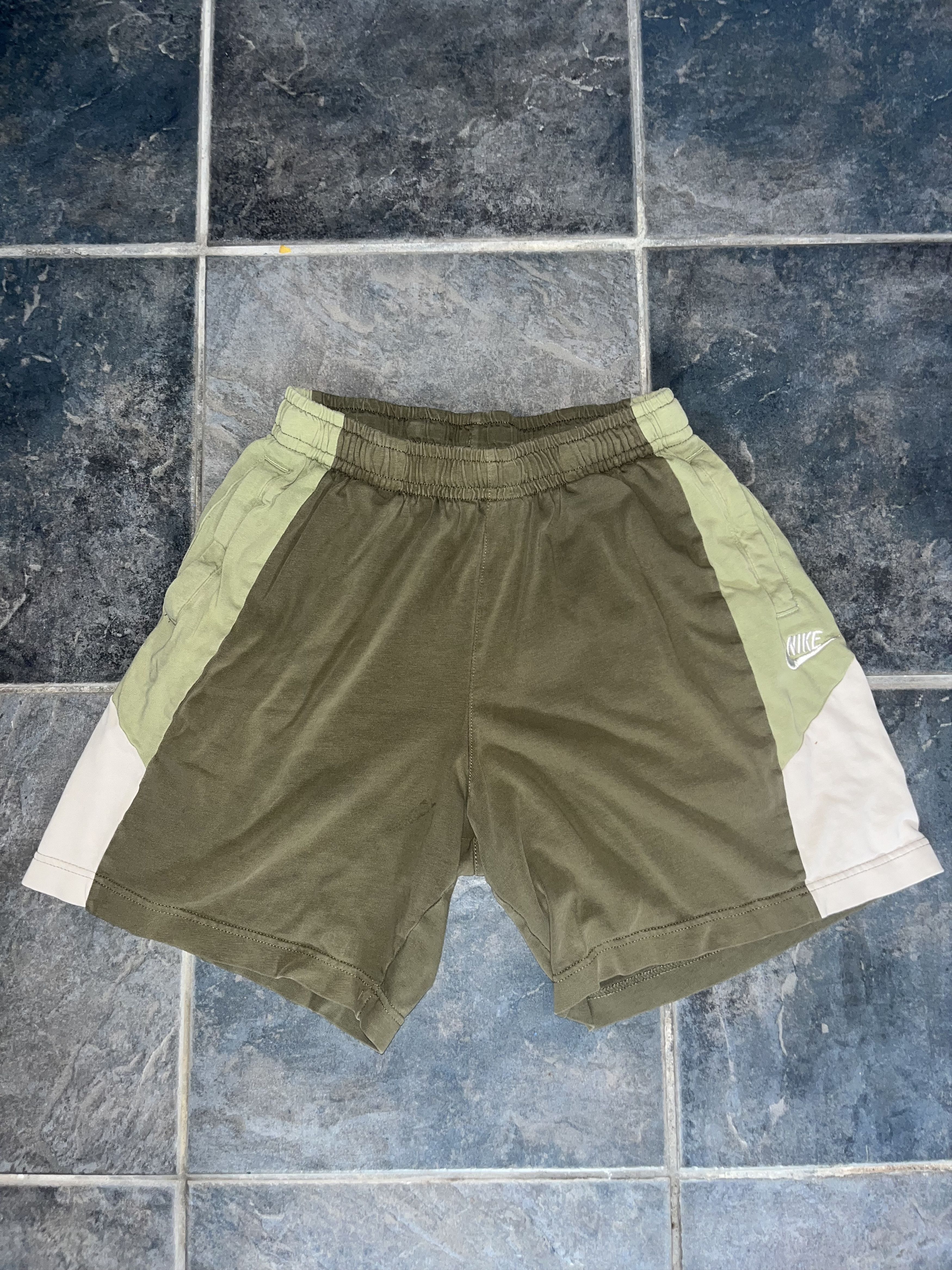 Nike Nike Shorts Size US 29 - 1 Thumbnail