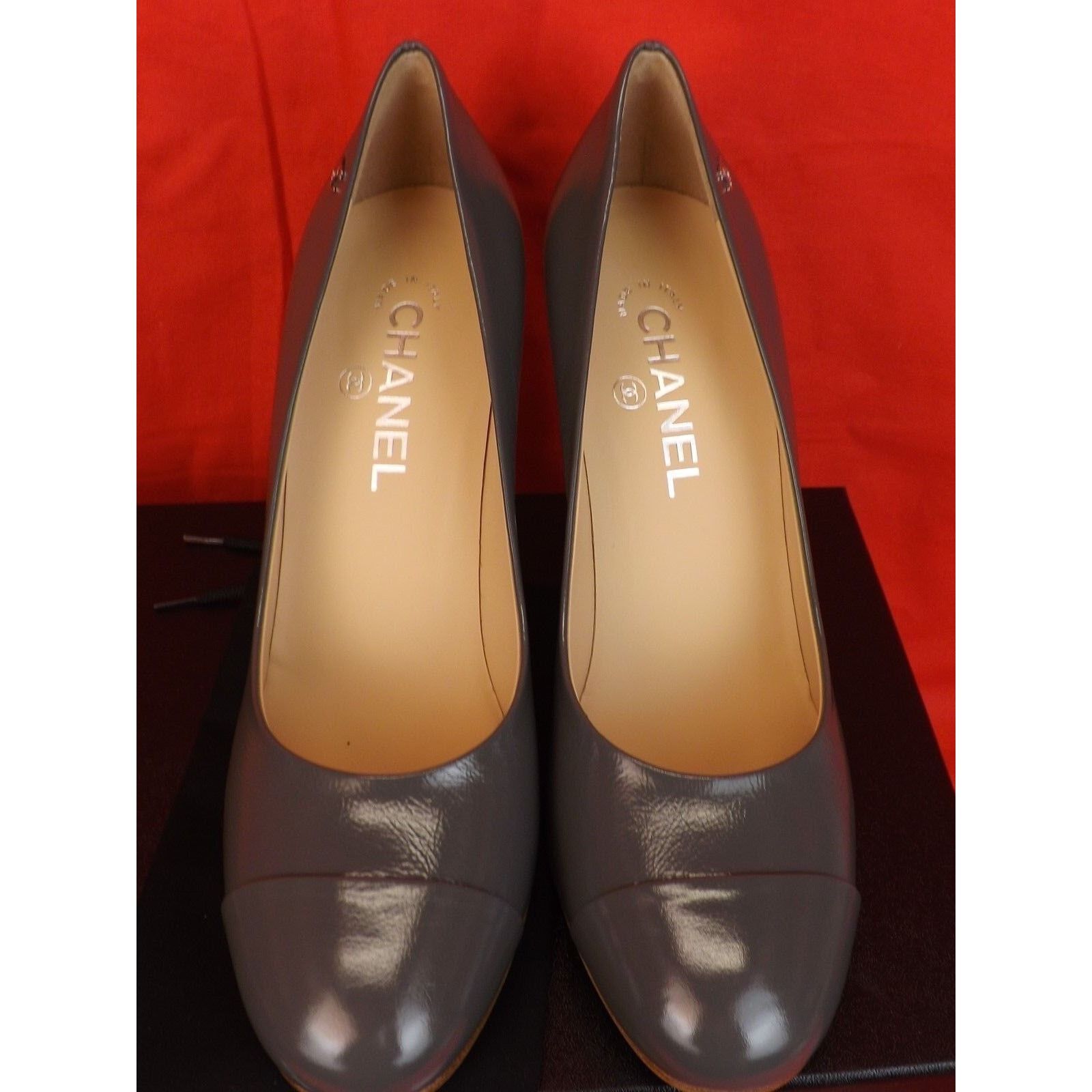 Chanel G31655 GRAY DISTRESSED LEATHER CC LOGO CAP TOE HEEL PUMPS 38 Size US 8 / IT 38 - 9 Thumbnail