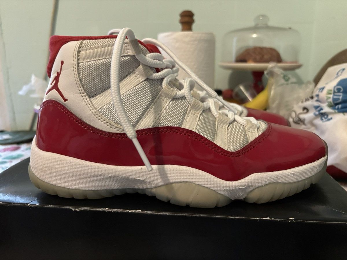 Jordan Brand × Nike JORDAN 11 CHERRY MENS US 9.5 Size US 9.5 / EU 42-43 - 7 Thumbnail