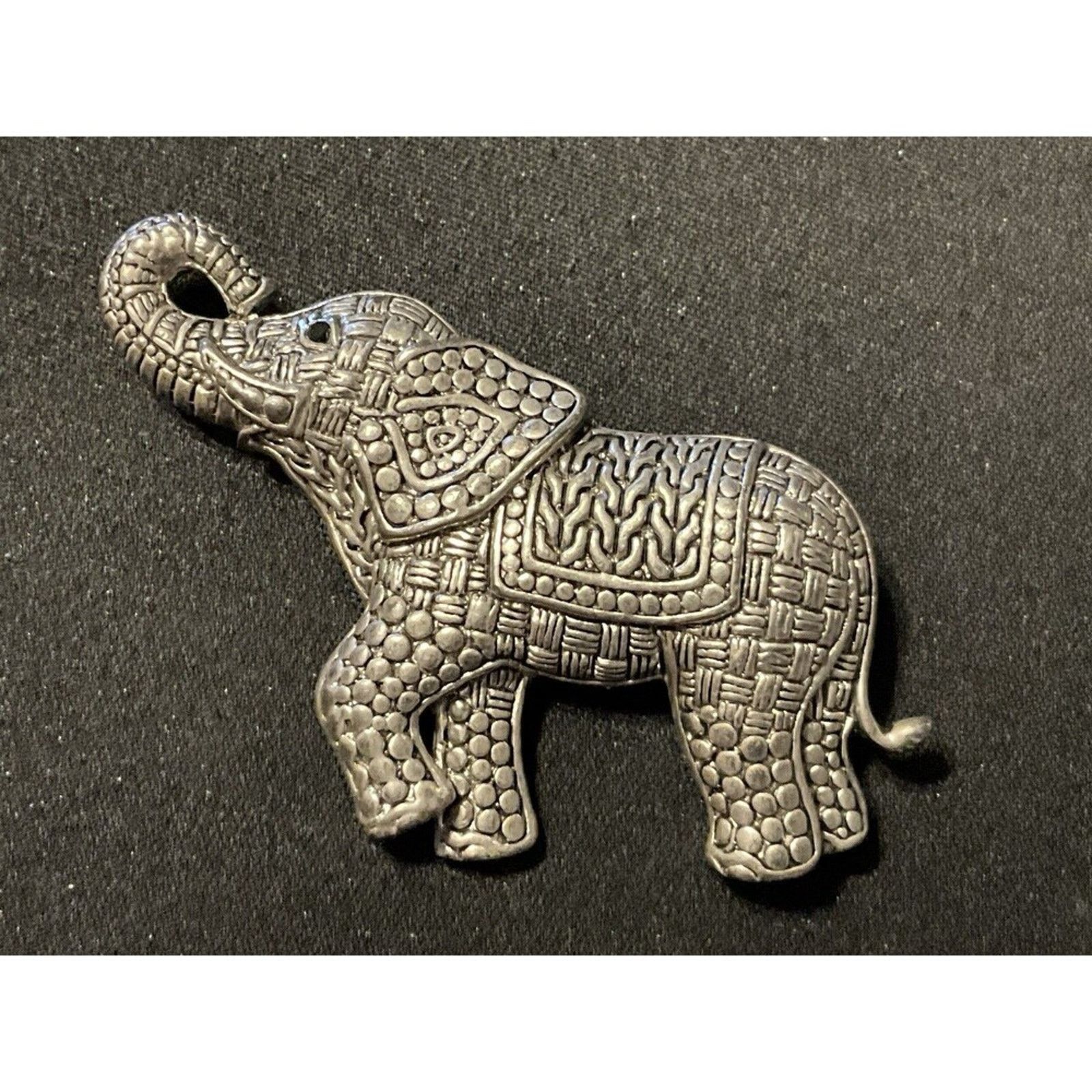 Other Vintage High Quality Silver Tone & Textured Elephant Brooch Size ONE SIZE - 2 Thumbnail