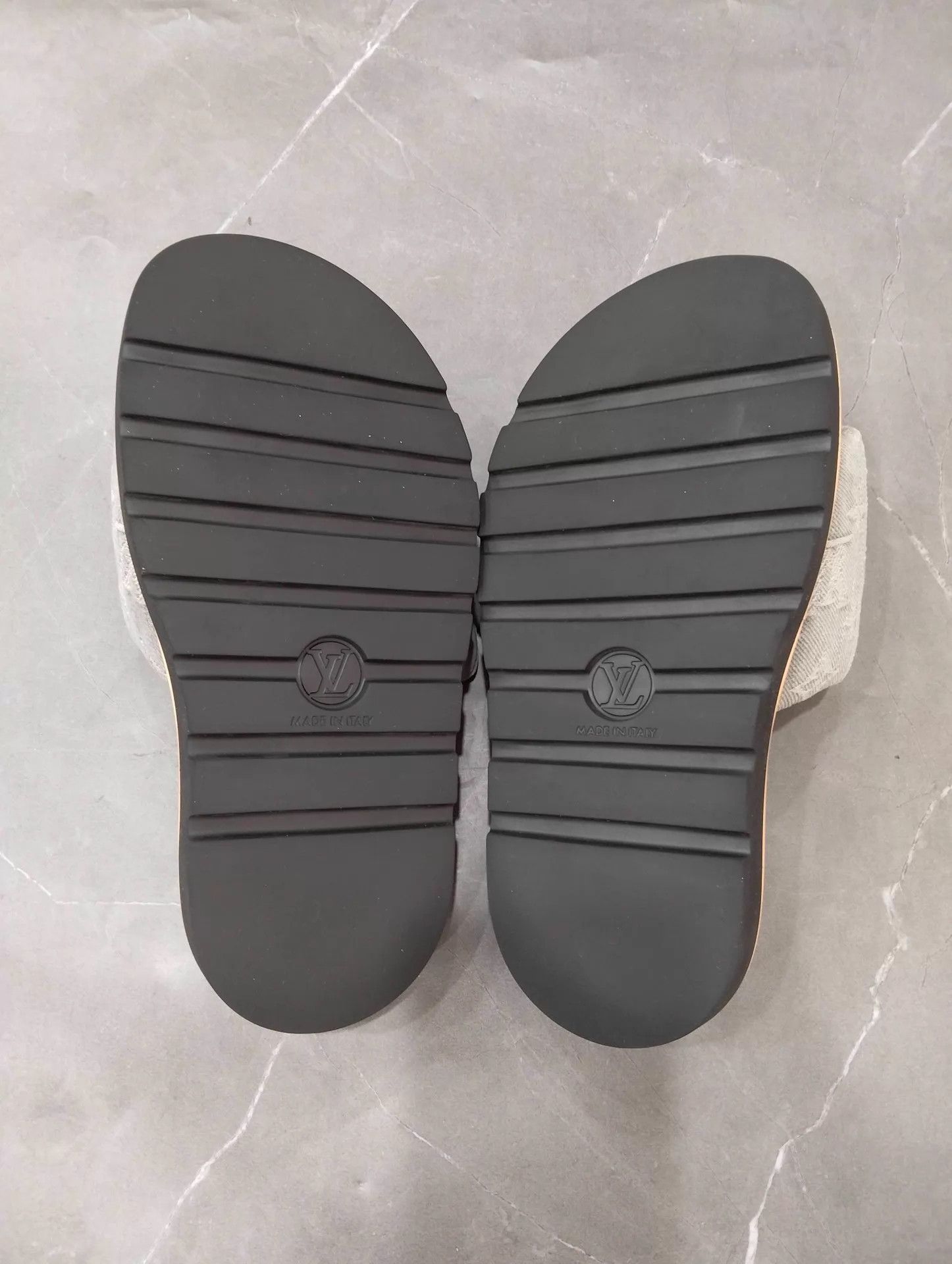 Louis Vuitton Louis Vuitton Denim Slide Sandals EU 35 Size US 4.5 / IT 34.5 - 6 Thumbnail