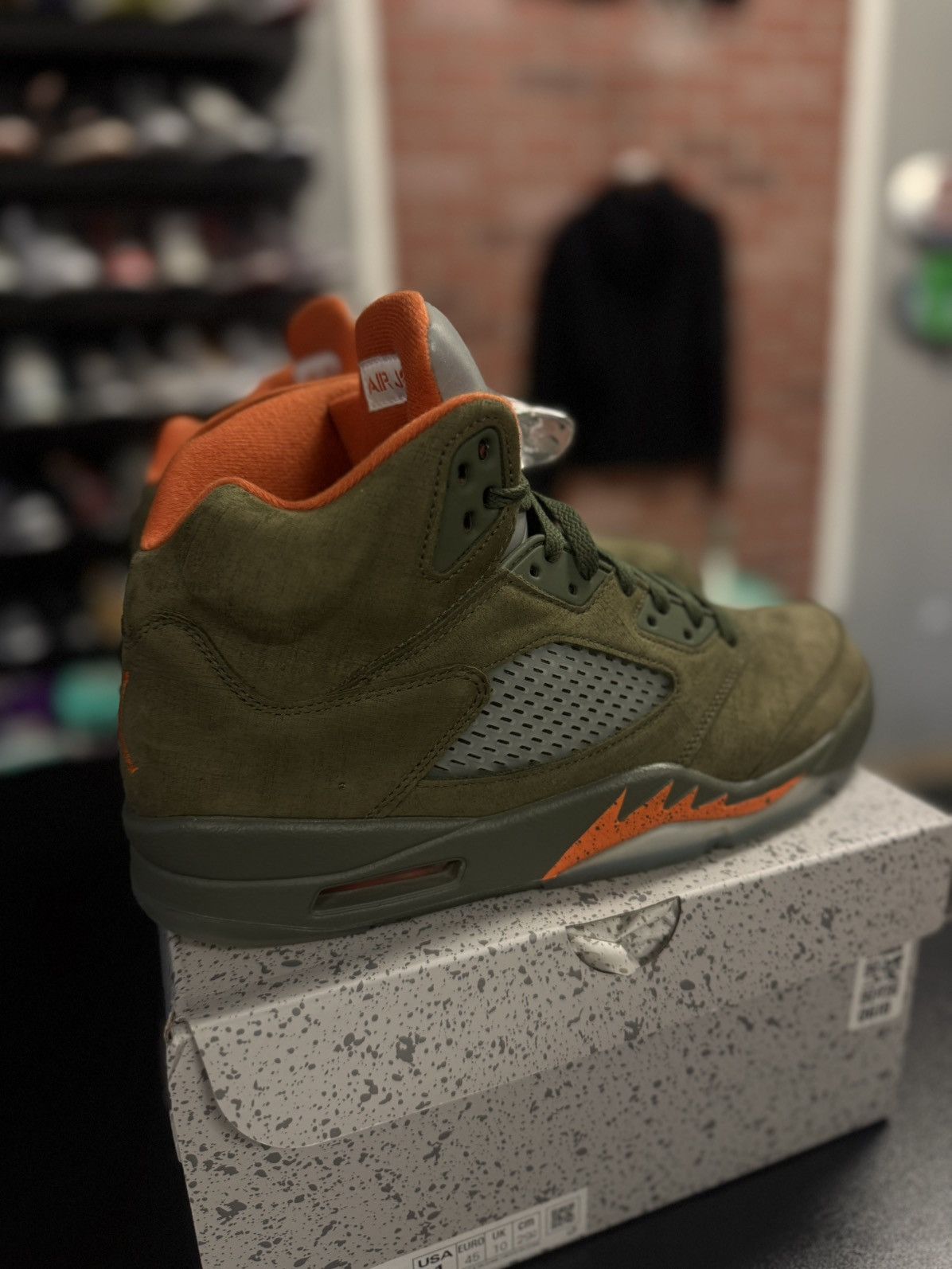 Jordan Brand × Nike Jordan 5 Olive Size 11 Pre Owned 🧼 W/ BOX Size US 11 / EU 44 - 2 Thumbnail