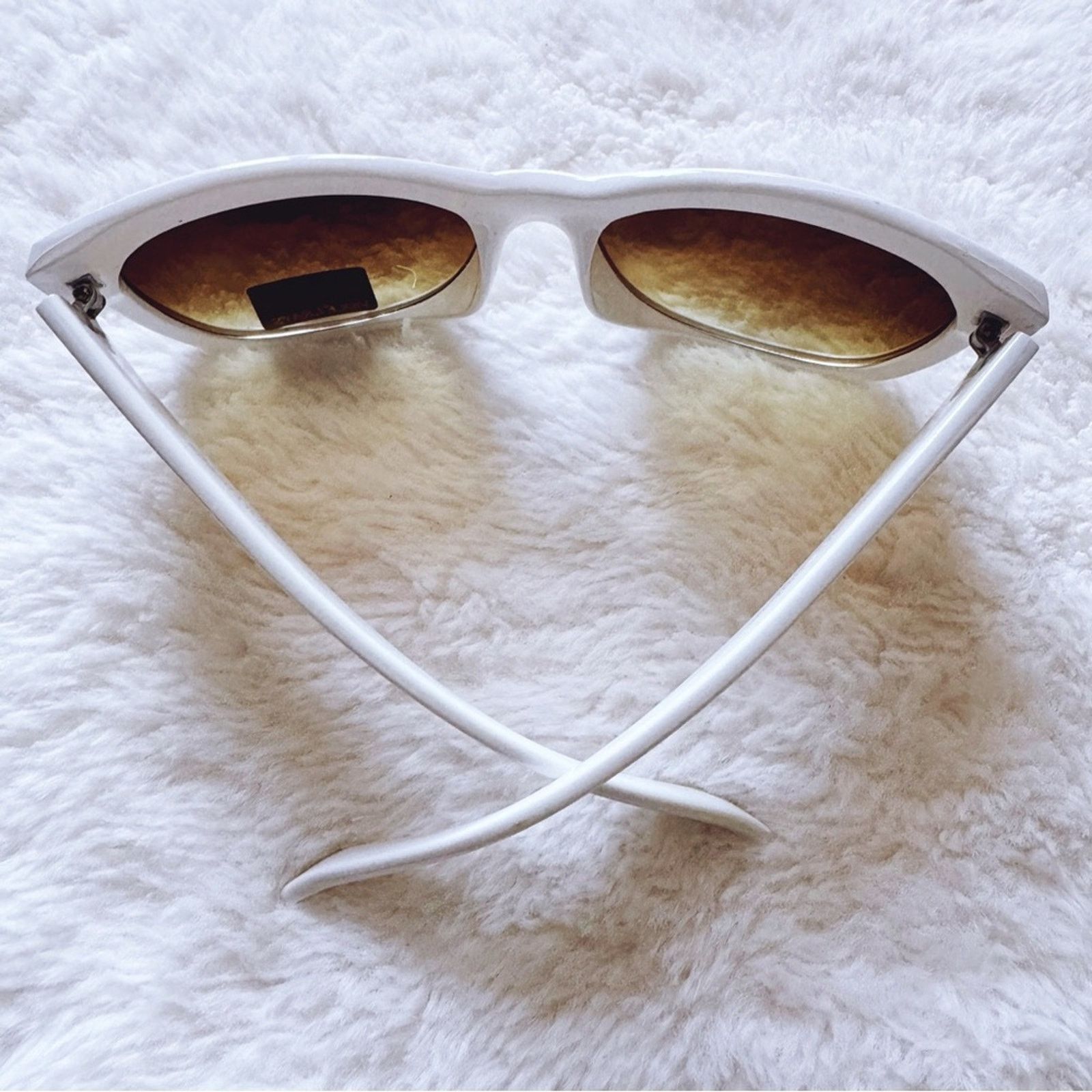 Other Rina White and Gold Sunglasses Size ONE SIZE - 11 Thumbnail