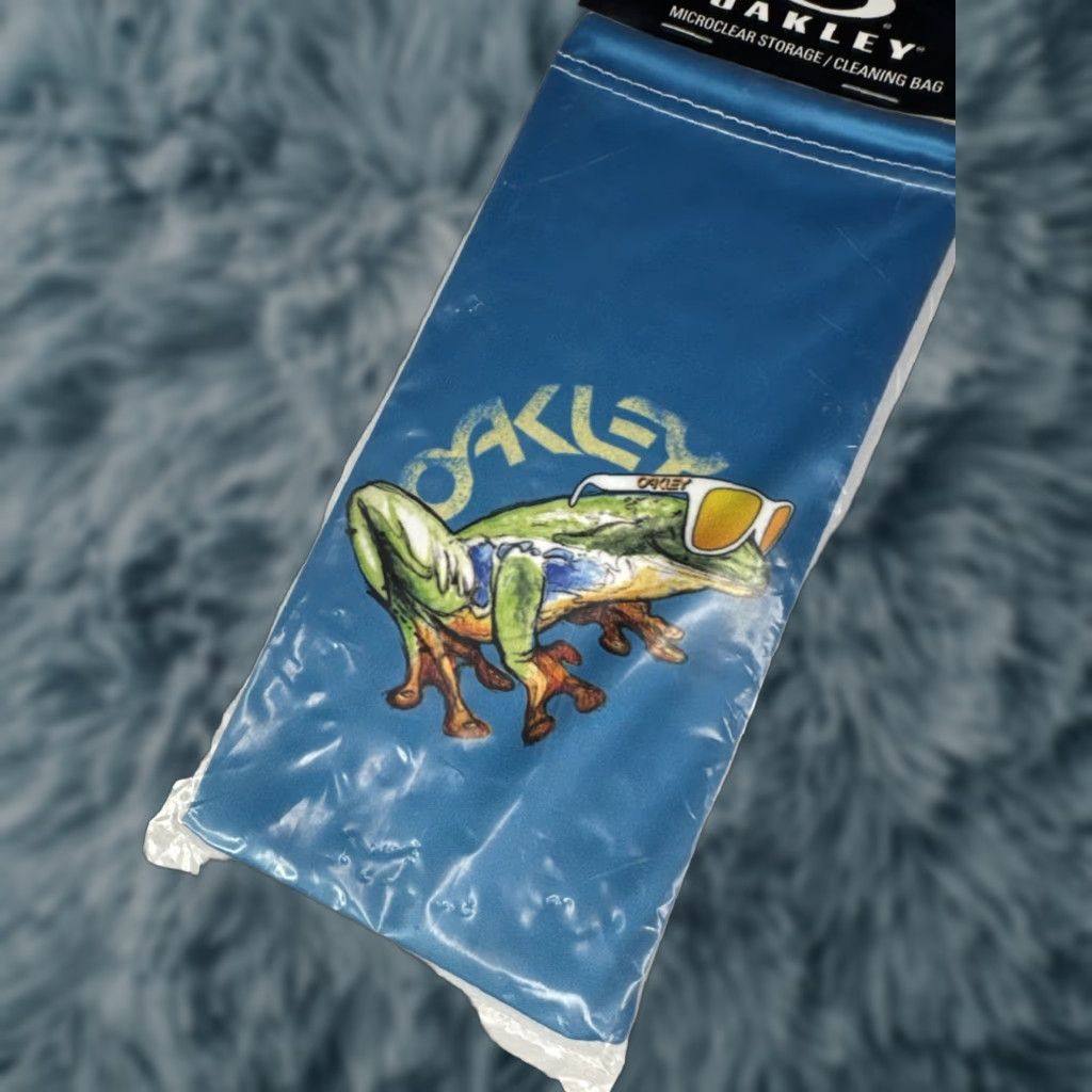 Oakley Oakley Frogskins Case Bag Sunglasses Case Rock The Frogskin Pacific Blue Microfiber New Men Blue Size ONE SIZE - 1 Thumbnail