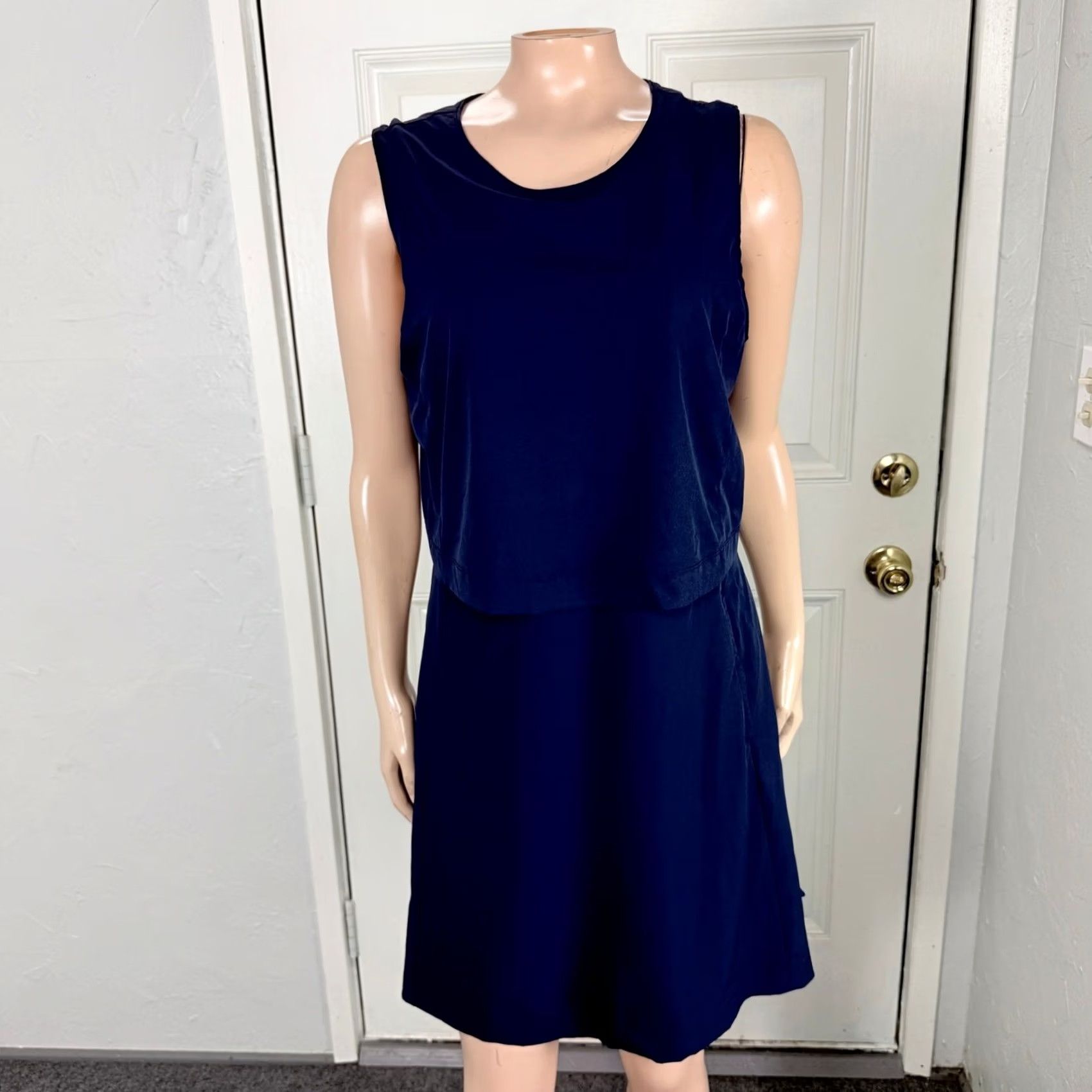 Nike Nike Sportswear Dress Women's Dress Sleeveless Small Polyester Knit Short Length Blue Logo Sheath Casual Pullover Crew Neck Stretch Vintage No Size S / US 4 / IT 40 - 2 Thumbnail