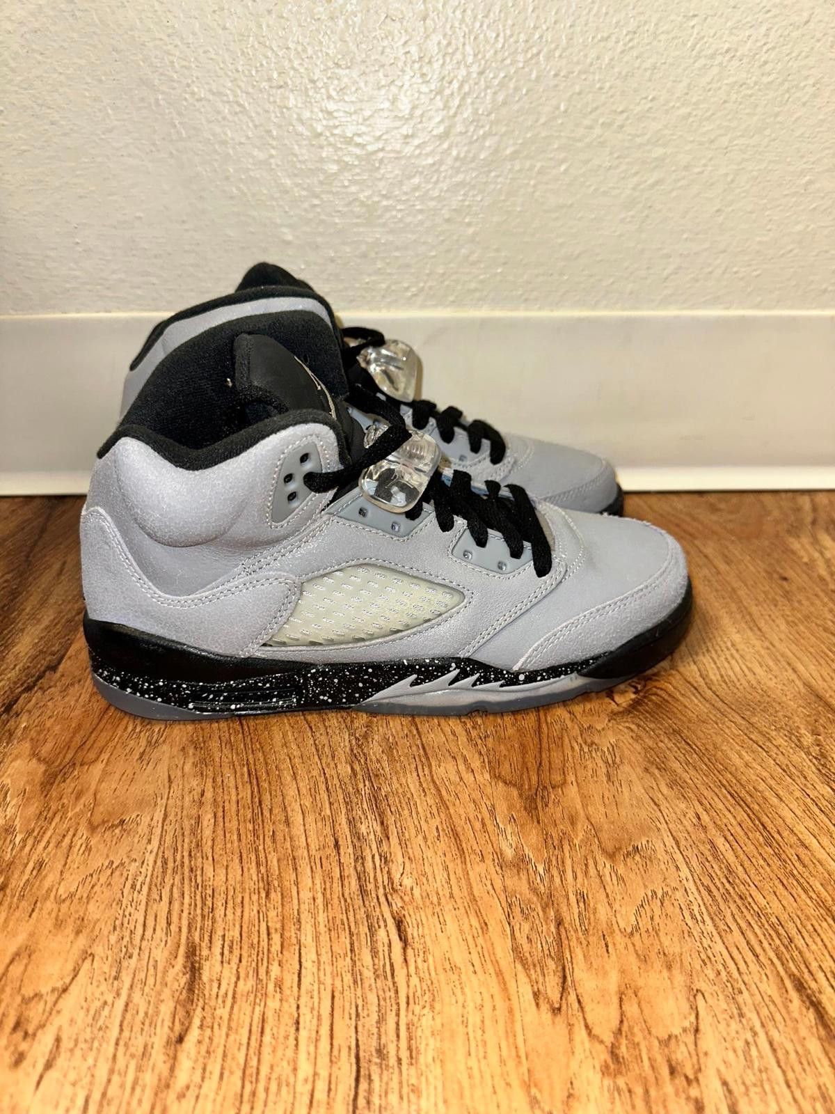 Jordan Brand Jordan 5 Retro Wolf Grey (GS) Size US 5 / EU 37 - 1 Thumbnail