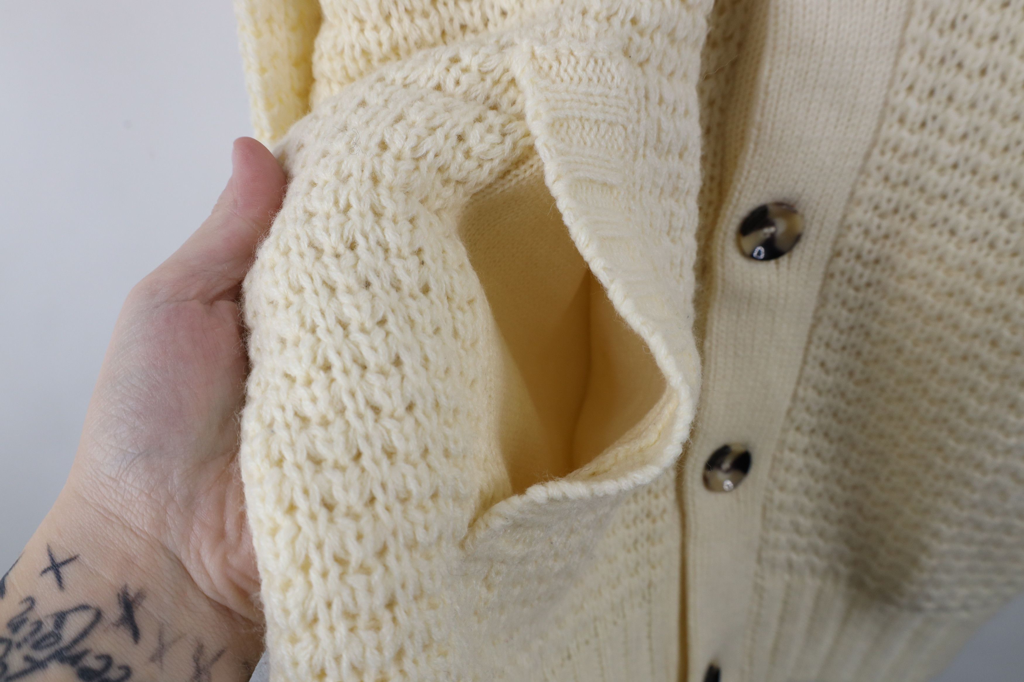 Vintage Vintage 90s Streetwear Knit Shawl Cardigan Sweater Cream Size US XXL / EU 58 / 5 - 6 Thumbnail