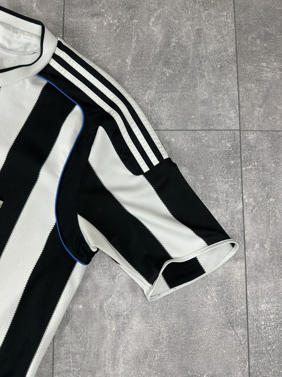 Adidas Adidas New Castle United 2009/10 Home Soccer Football Jersey Size US M / EU 48-50 / 2 - 6 Thumbnail