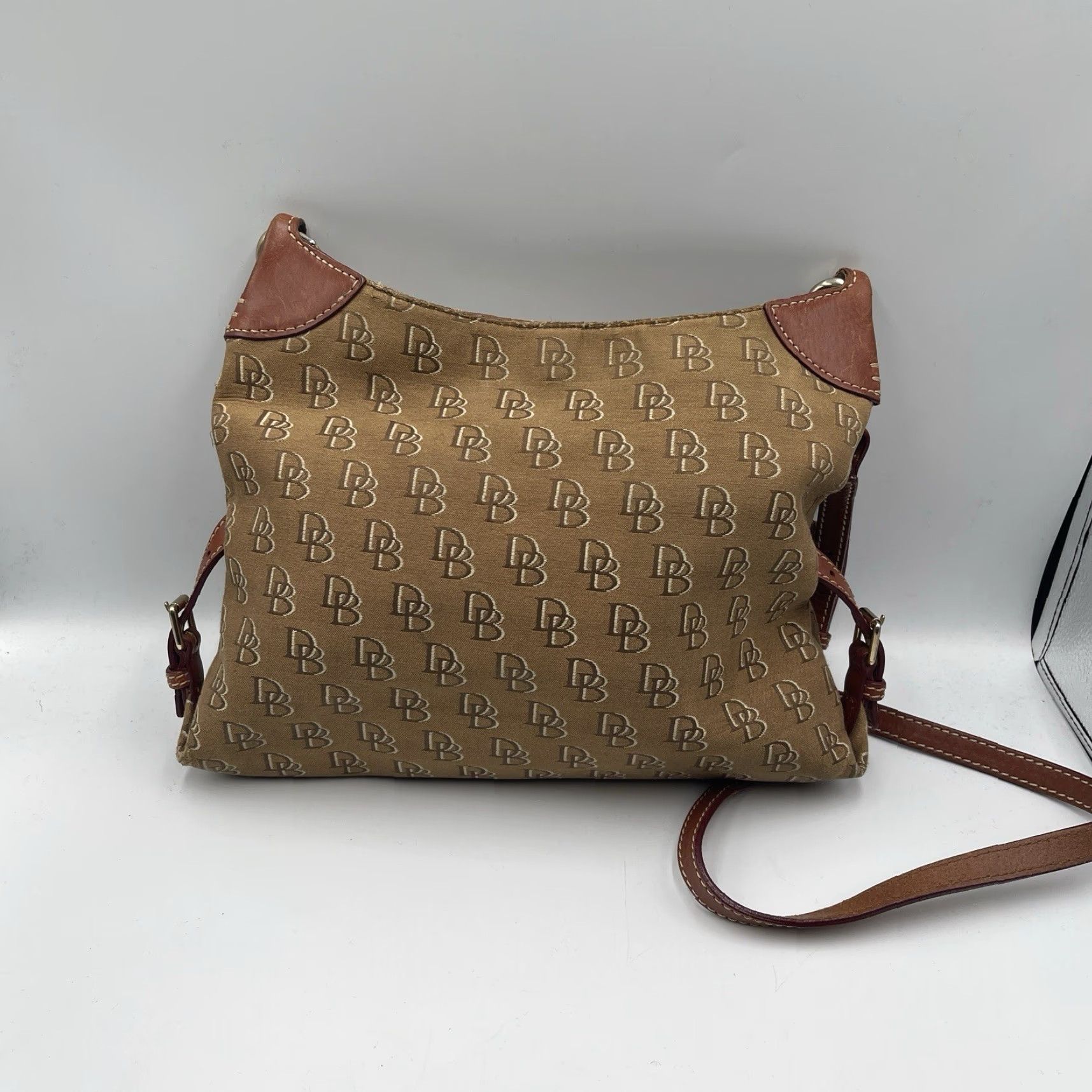 Dooney & Bourke VINTAGE Dooney & Bourke Monogram Shoulder Bag Crossbody Purse Brown Canvas Leather Pebbled Gold Hardware Women Size ONE SIZE - 5 Thumbnail