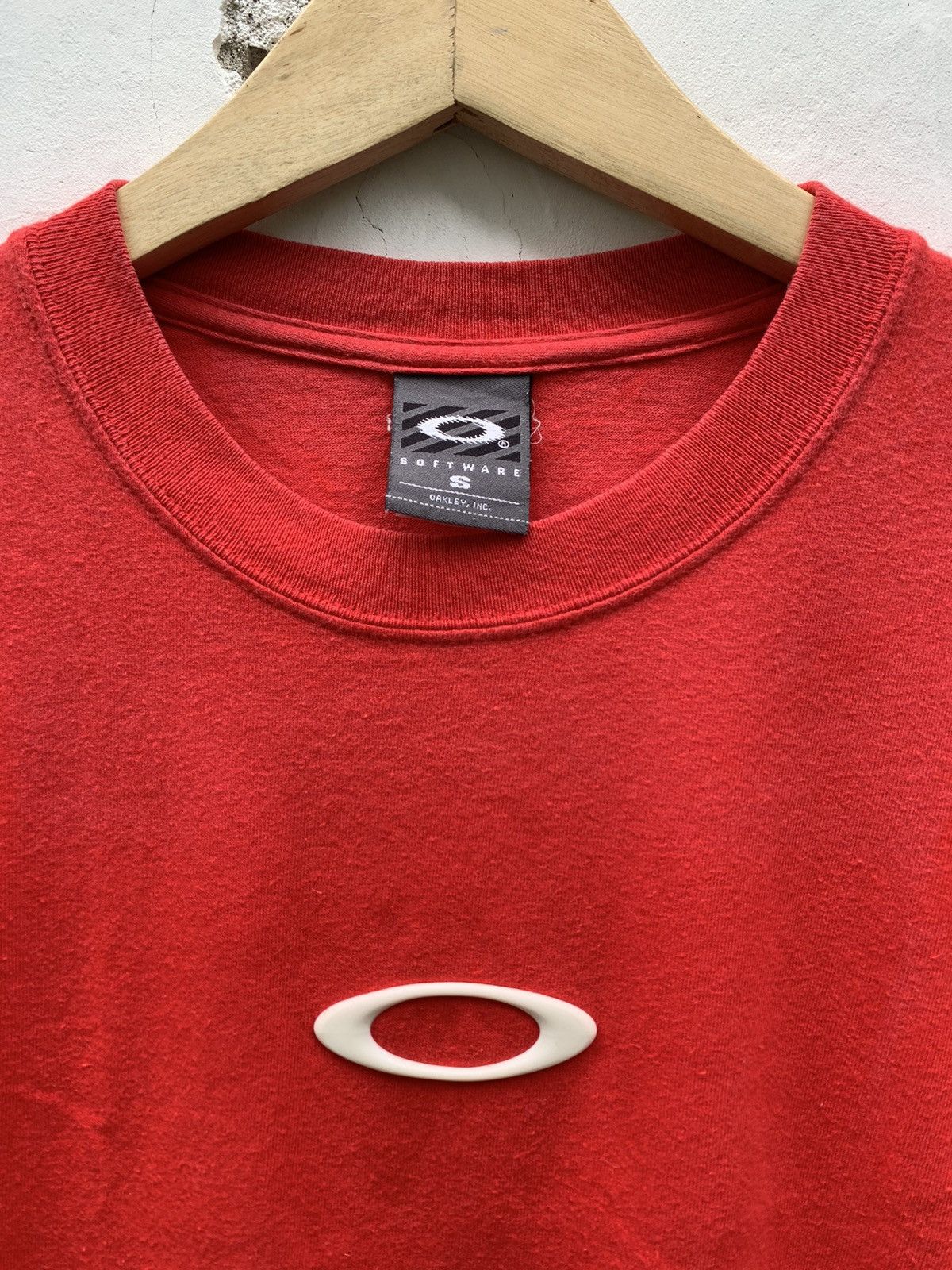 Oakley Vintage oakley software embossed t shirt Size US S / EU 44-46 / 1 - 4 Thumbnail