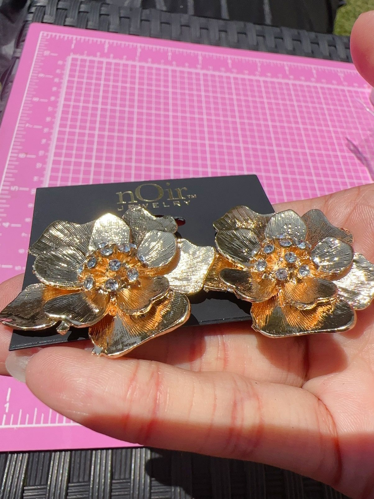 Designer Noir medium gold flower diamonds Stamens stud earrings Size ONE SIZE - 3 Thumbnail