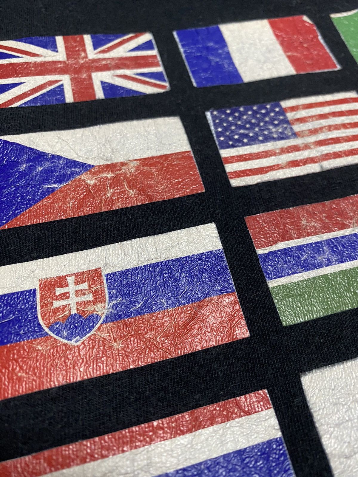 Places + Faces Vintage Places 5 Faces international print country size M Size US M / EU 48-50 / 2 - 7 Thumbnail