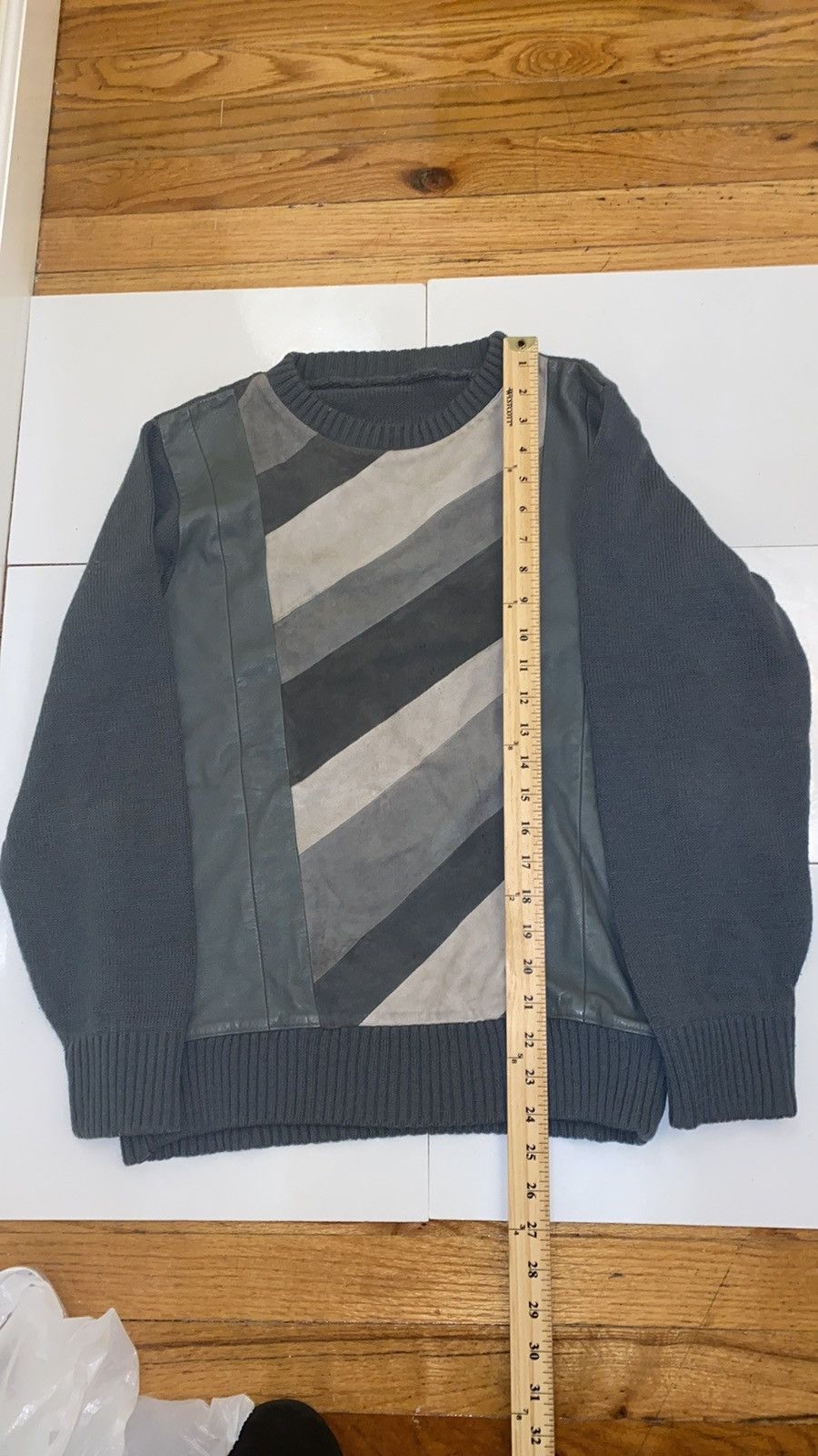 Vintage Vintage Wool and suede/leather Italian sweater. Size Large. Size US L / EU 52-54 / 3 - 4 Thumbnail