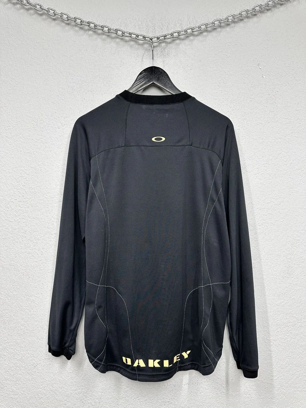 Vintage Vintage Oakley Long Sleeve Made Usa Streetwear Y2K T-shir Size US M / EU 48-50 / 2 - 5 Thumbnail