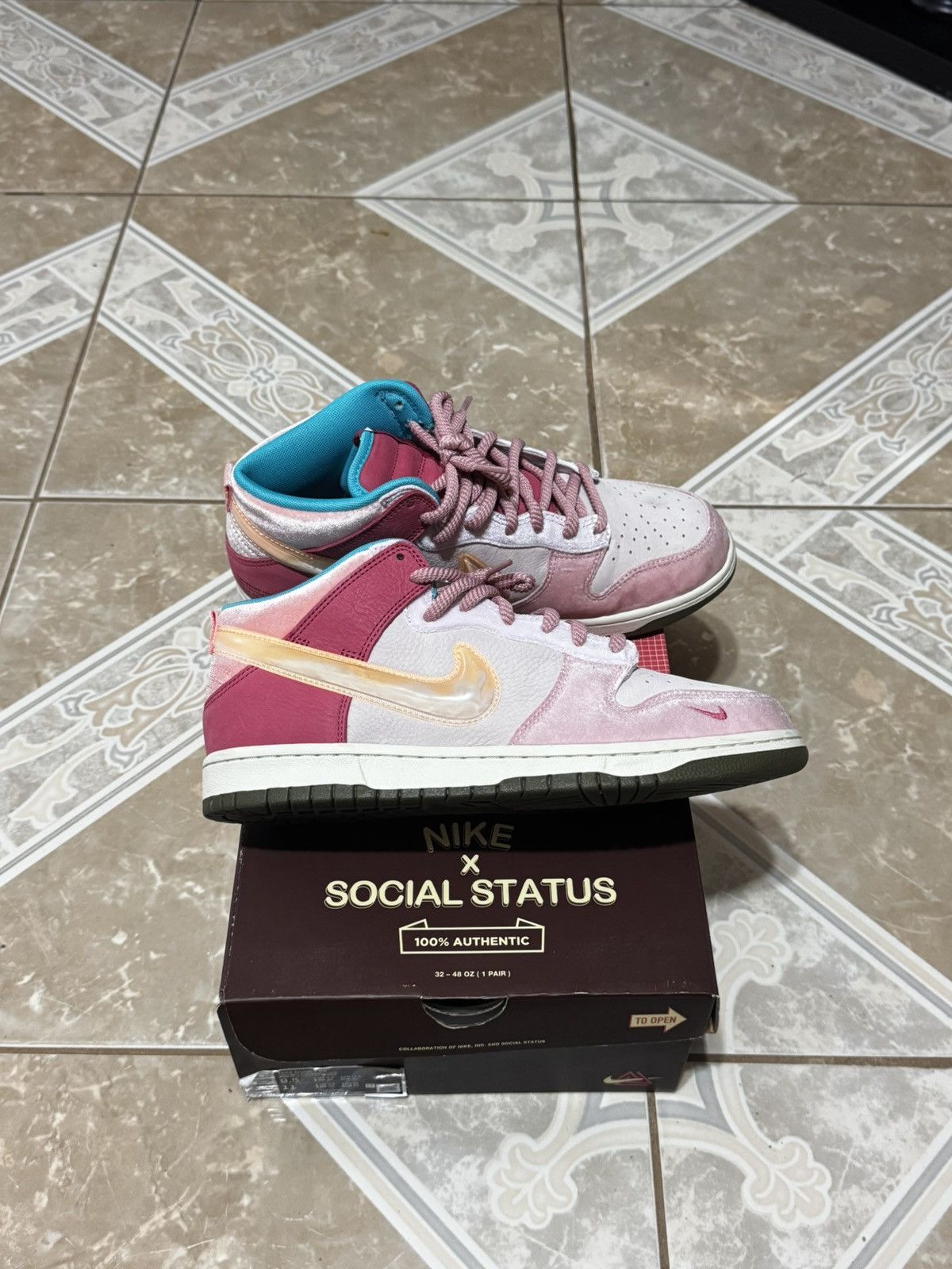 Social Status Social status strawberry milk mid dunks Size US 9.5 / EU 42-43 - 9 Thumbnail