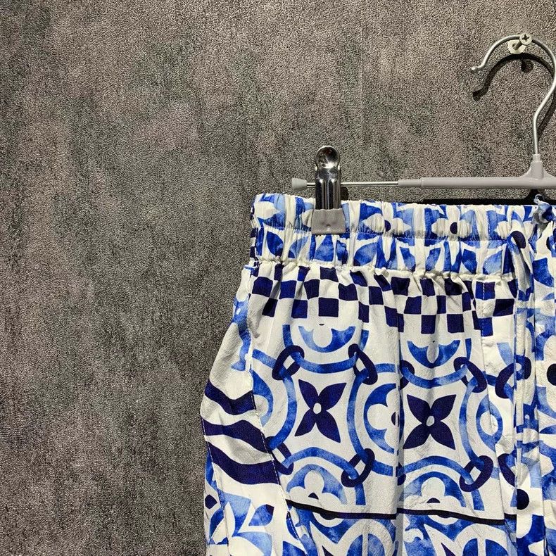 Louis Vuitton Louis Vuitton White and blue silk ocean shorts 2501-Nextarr Size US 34 / EU 50 - 6 Thumbnail