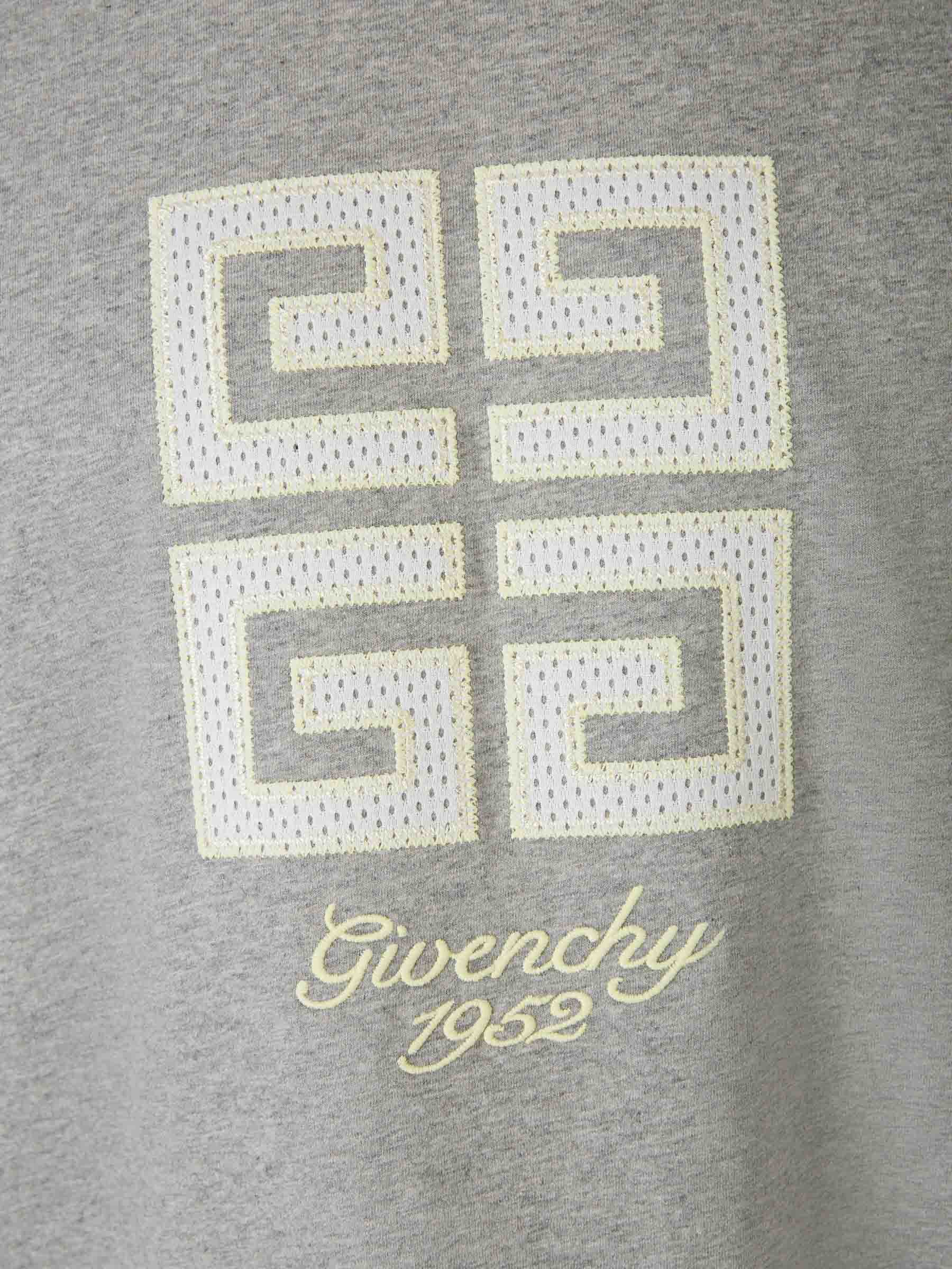 Givenchy o1w1db10325 New Studio Fit T-Shirt in Grey Size US XL / EU 56 / 4 - 4 Thumbnail