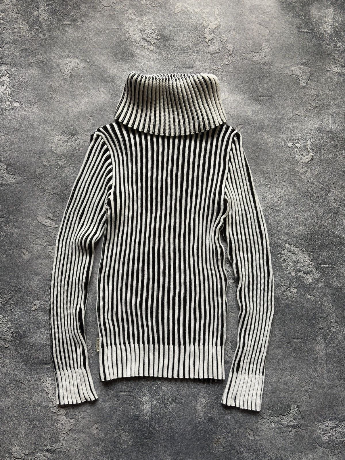 Dolce & Gabbana Vintage Dolce&Gabbana Style Avant Garde Turtleneck Sweater Size M / US 6-8 / IT 42-44 - 1 Thumbnail