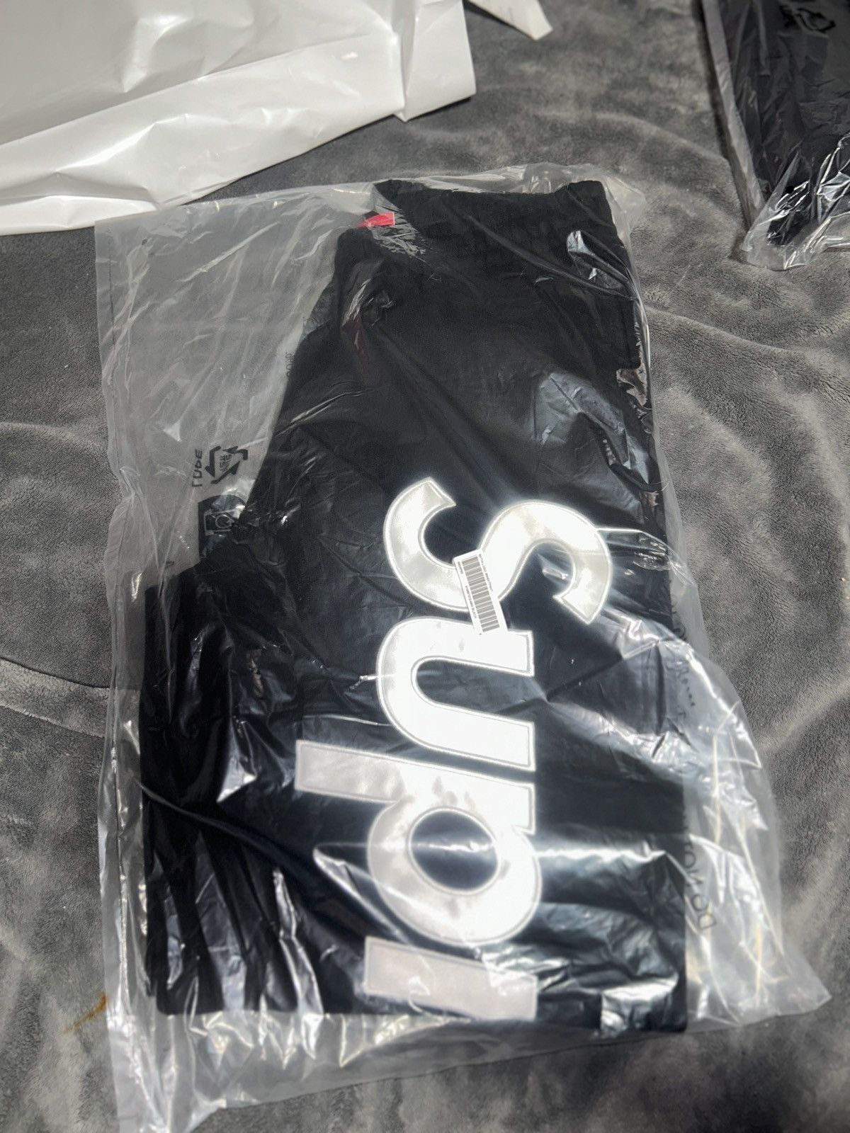 Supreme Supreme satin appliqué sweatpants small black Size US 30 / EU 46 - 1 Thumbnail