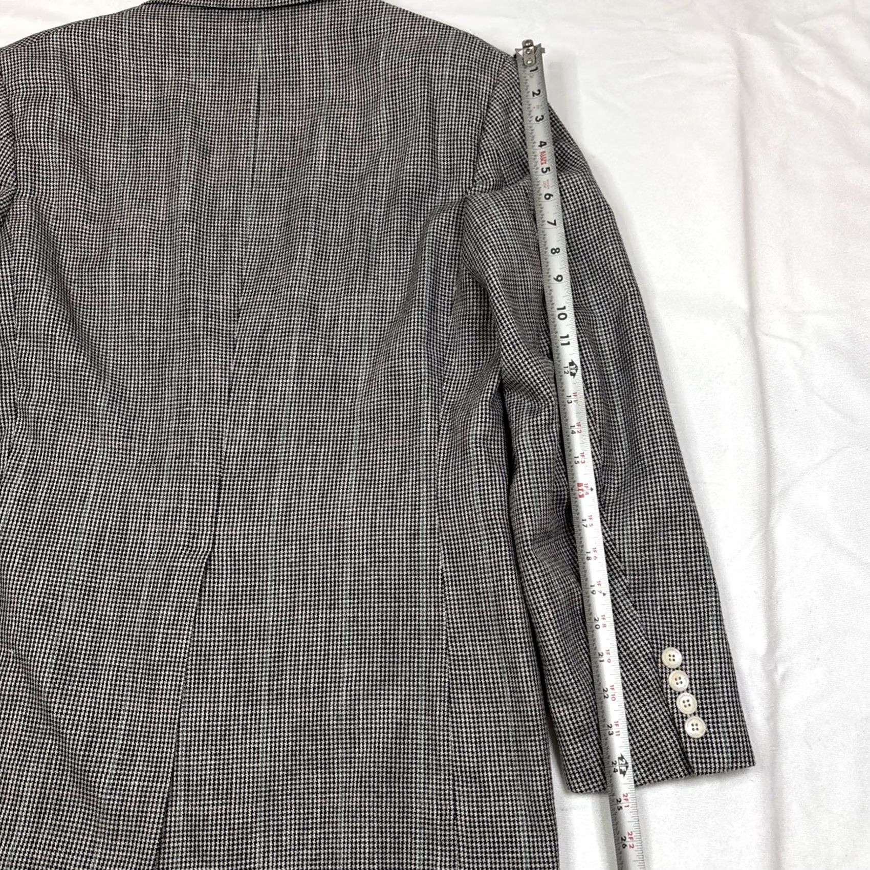 Vintage VINTAGE Cricketeer Stuart Gibbs Sports Coat Houndstooth 2 Button Gray 42 Mens Coat / Sport Coat / 2 Piece / Regular / Gray / United States Size US XS / EU 42 / 0 - 7 Thumbnail