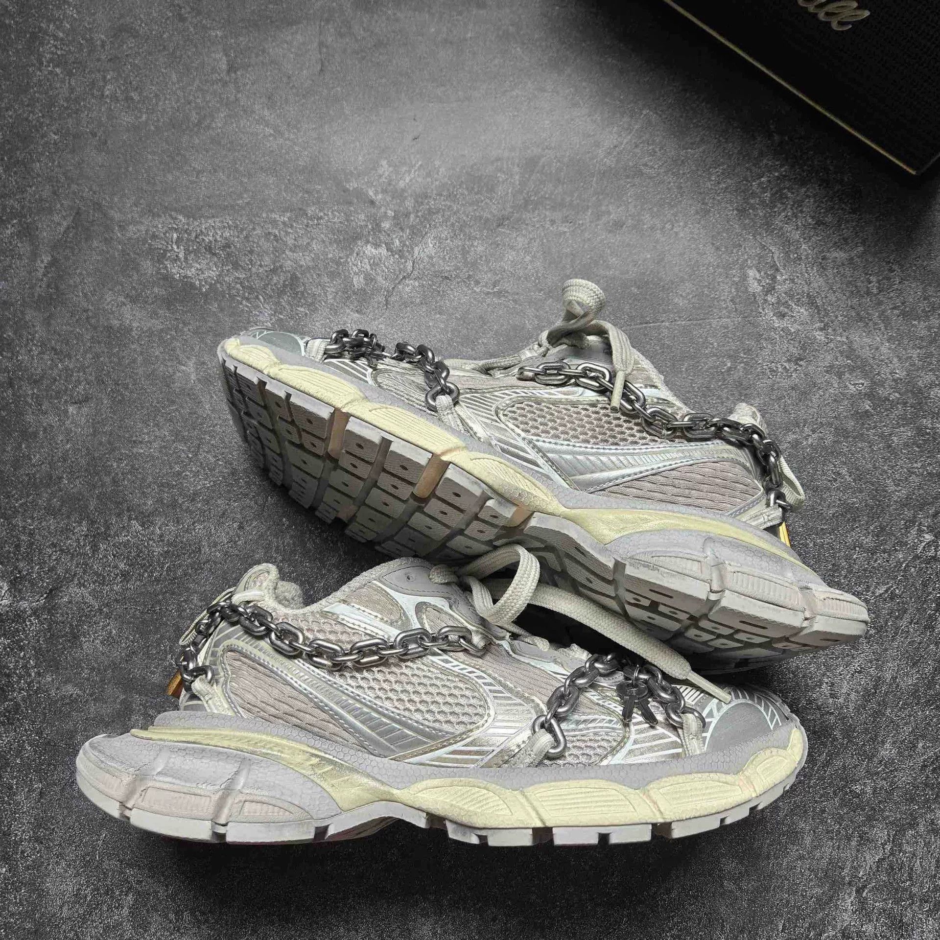 Balenciaga Balenciaga Beige Lowtop Sneakers XXXL Men Size US 10 / EU 43 - 1 Thumbnail