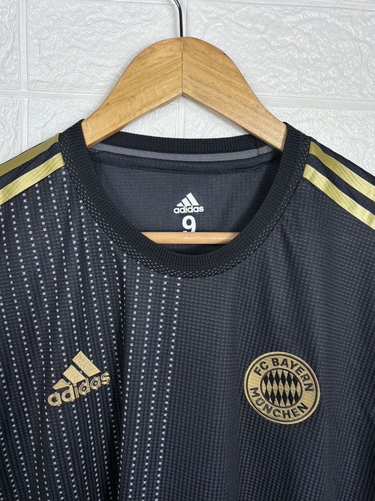 Adidas Bayern Munich 2021-2022 Away Player Issue Soccer Size 9 Size US L / EU 52-54 / 3 - 4 Thumbnail
