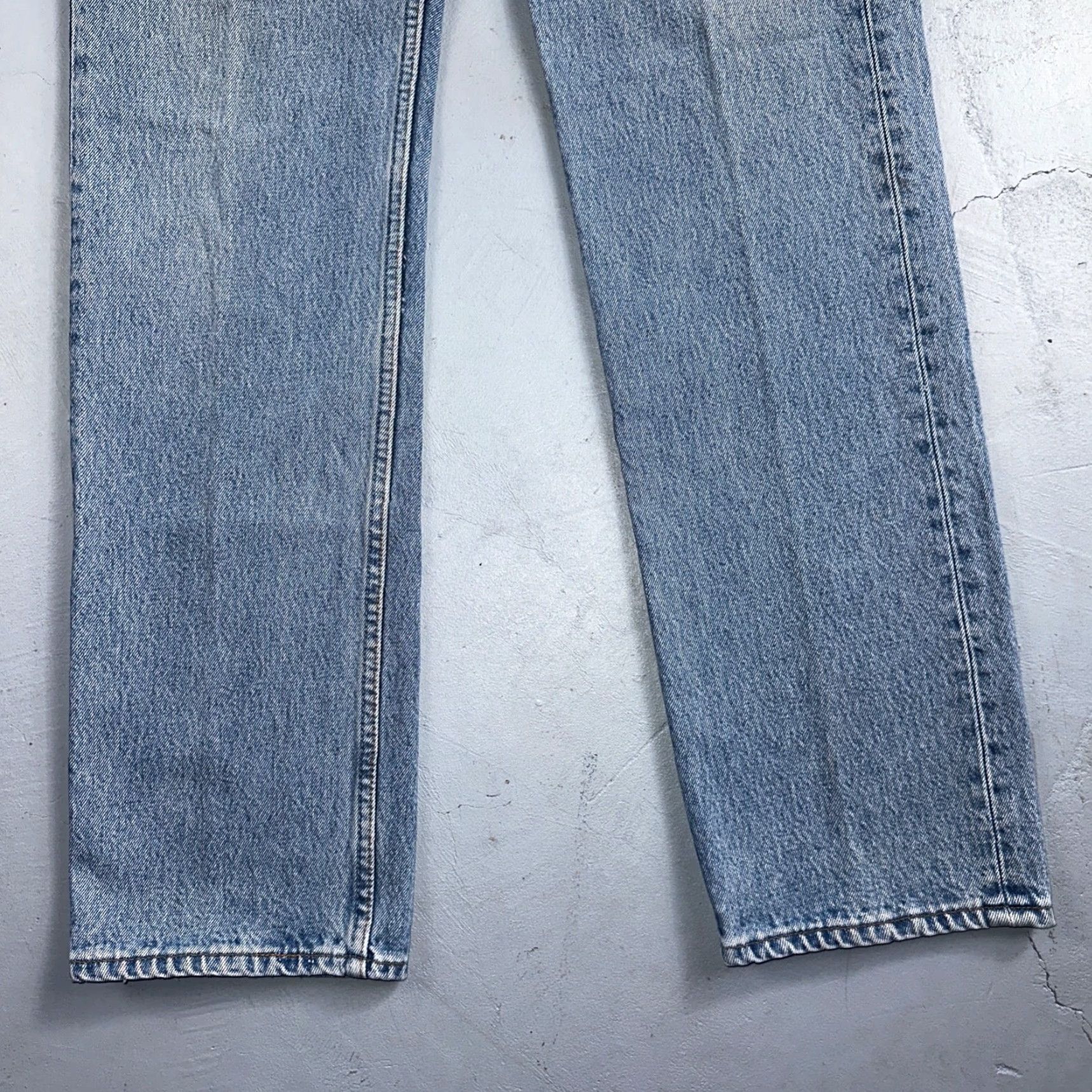 Levi's VINTAGE Levi's 501 Jeans Men's Straight Leg 33x34 Light Wash 90s USA Classic Denim Size US 33 - 3 Thumbnail