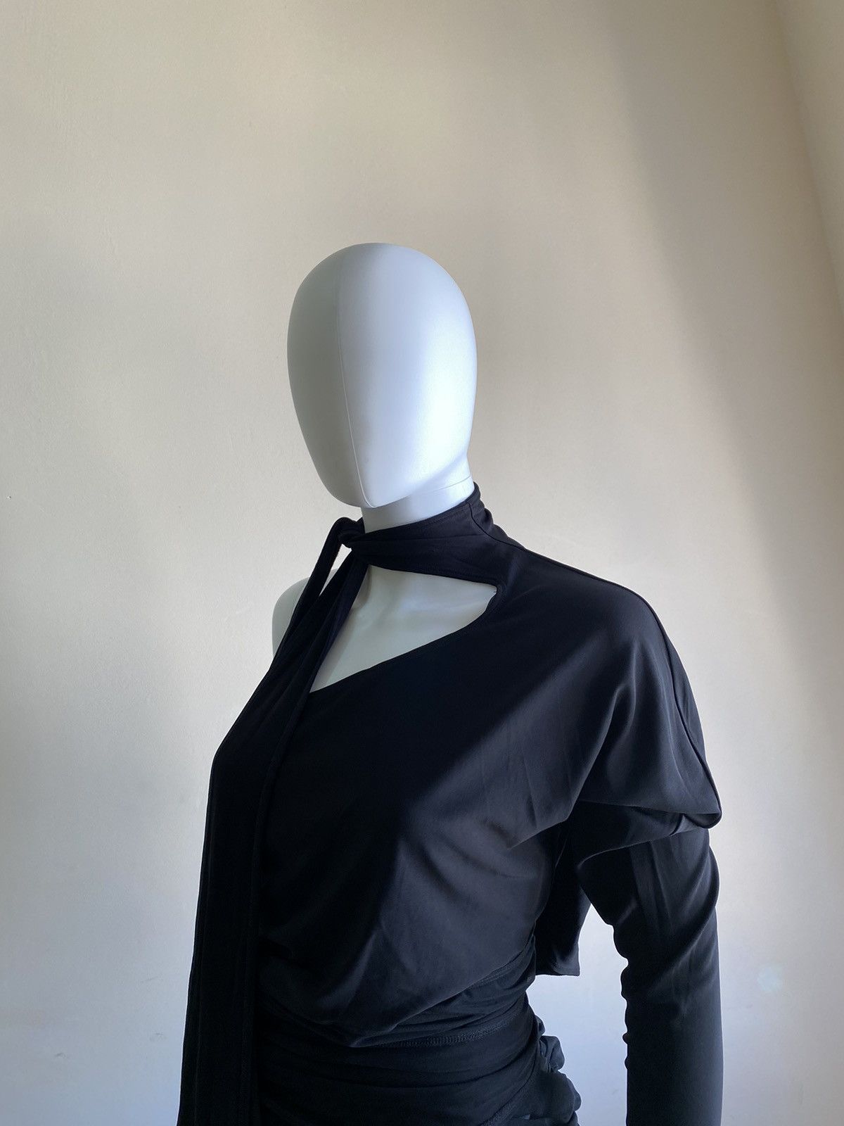 H&M × Mugler Mugler x H&M Knot-detail One-shoulder Black Dress Size XXL Size XXL / US 16-18 / IT 52-54 - 7 Thumbnail