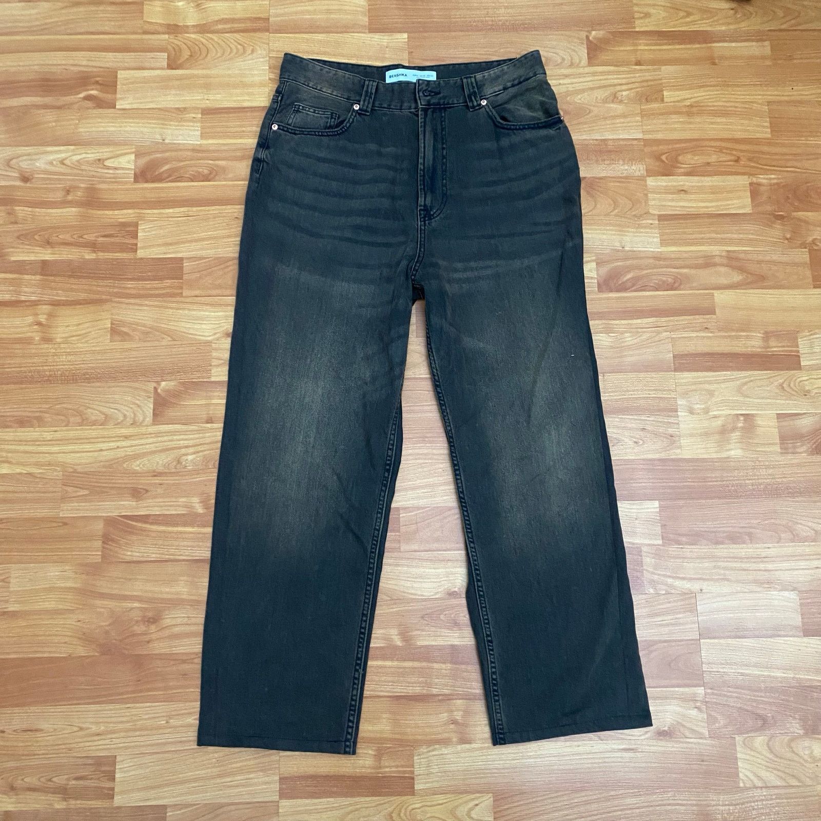 Bershka Bershka High-Waisted Straight Jeans - Casual & Vintage look Size US 32 / EU 48 - 1 Thumbnail