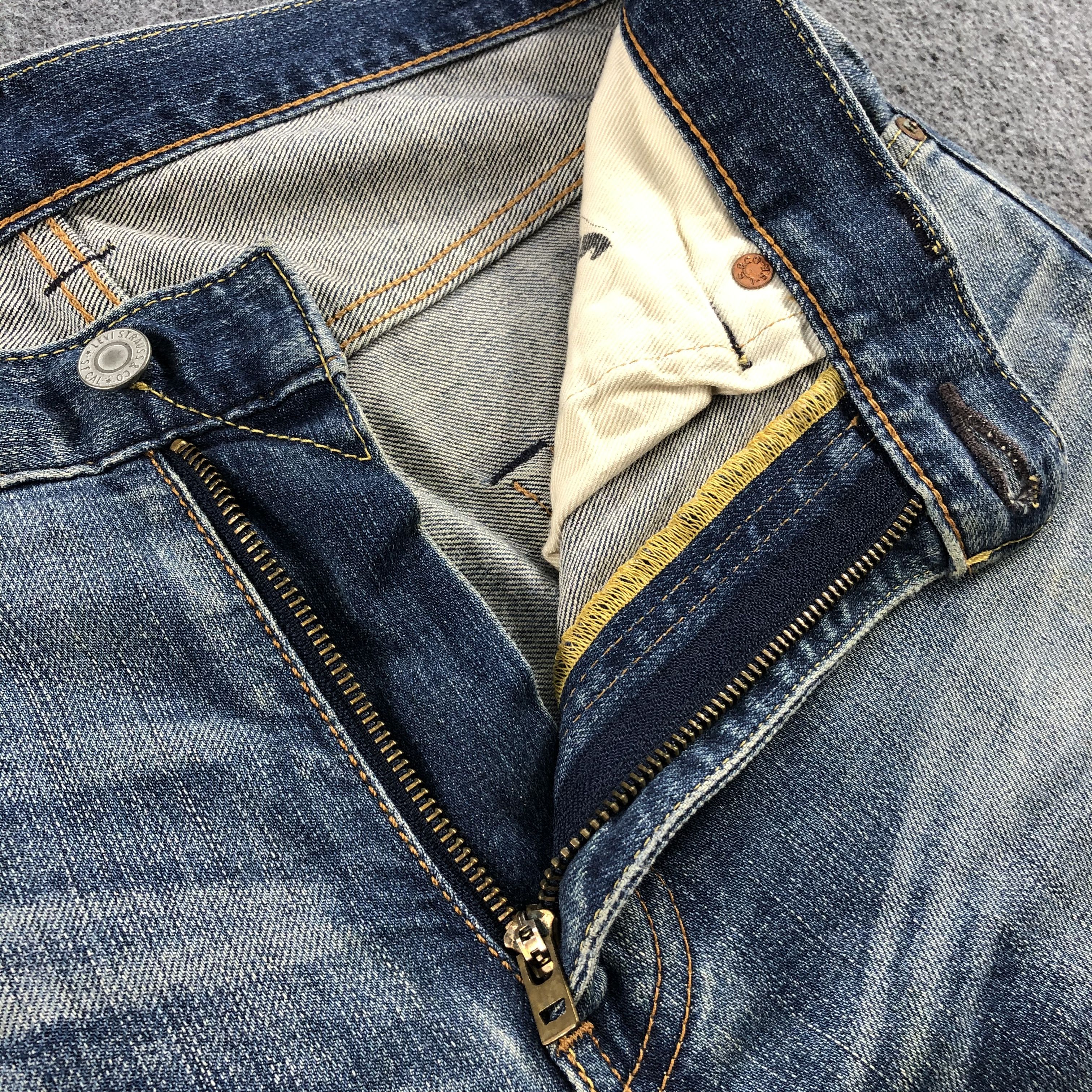 Levi's Vintage Blue Wash Levis 551 Jeans-J1803 Size US 34 / EU 50 - 8 Thumbnail