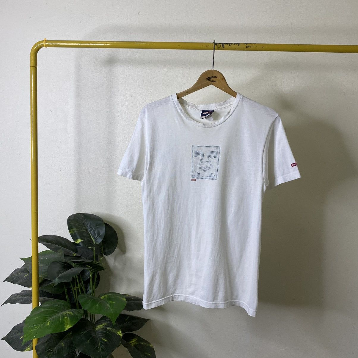 Obey Vintage Y2K Obey Skateboard Box Logo Distressed Skater Tee Size US S / EU 44-46 / 1 - 1 Thumbnail
