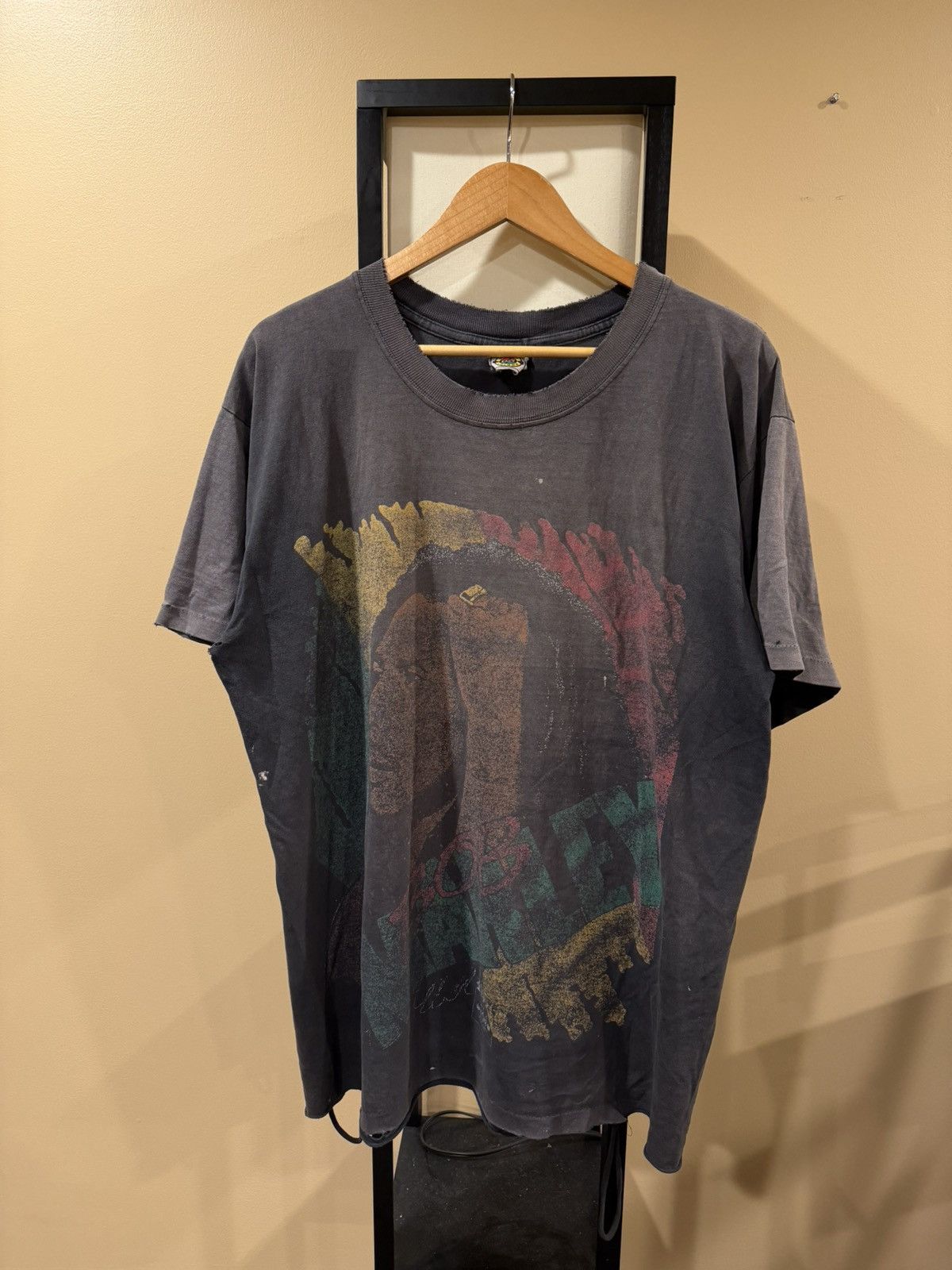 Vintage Vintage Bob Marley Thrashed Faded Early 90’s Jamaica Tee Size US XL / EU 56 / 4 - 1 Thumbnail