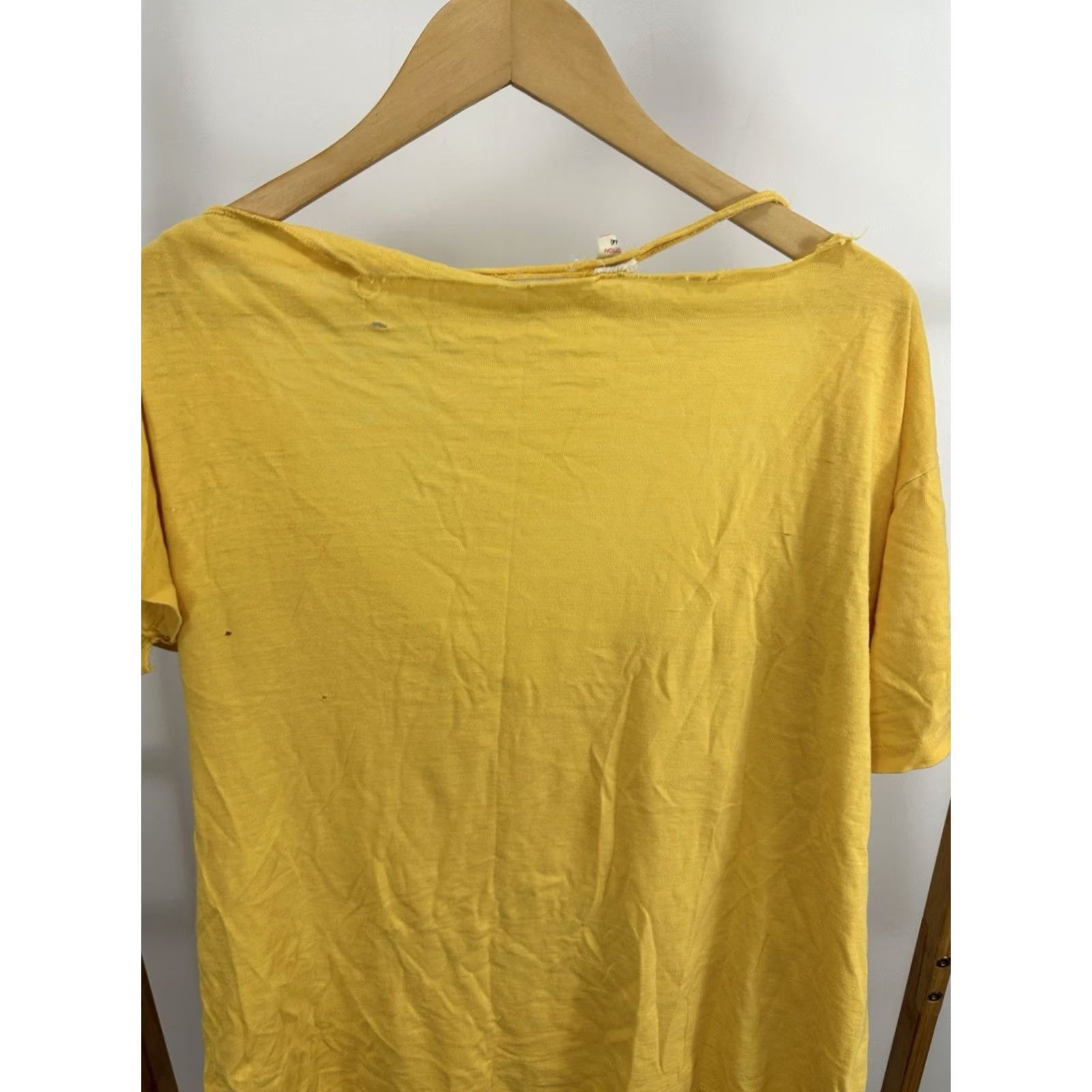 Disney VINTAGE Wake Forest University Disney Tangerine Bowl 1979 Thrashed Worn T-Shirt Mens L Yellow Shirt Distressed Mickey Disney Grunge 70s Size US L / EU 52-54 / 3 - 8 Thumbnail