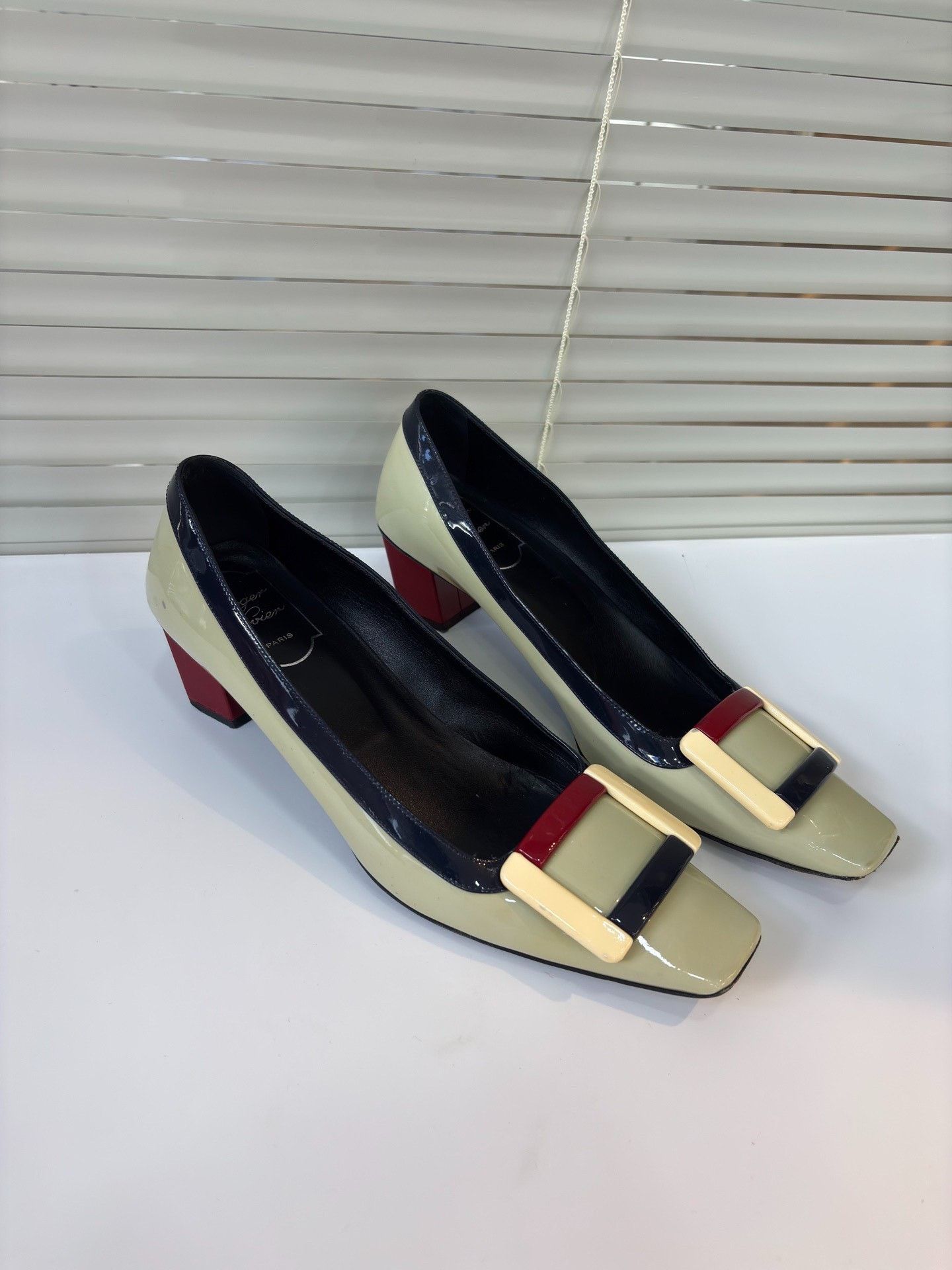 Roger Vivier RV Classic Colorblock Women's Shoes Size US 7.5 / IT 37.5 - 1 Thumbnail